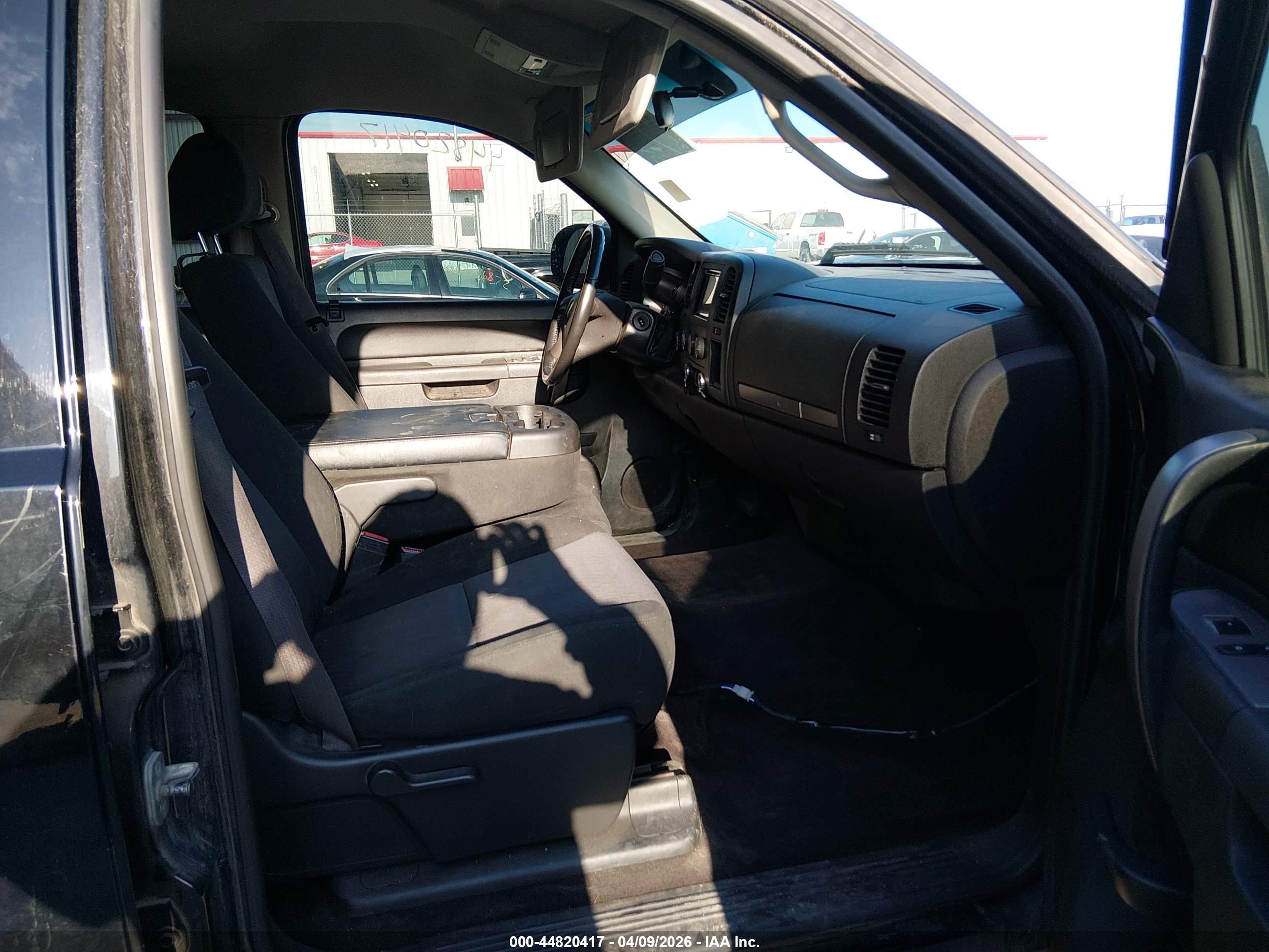 CHEVROLET SILVERADO image 5