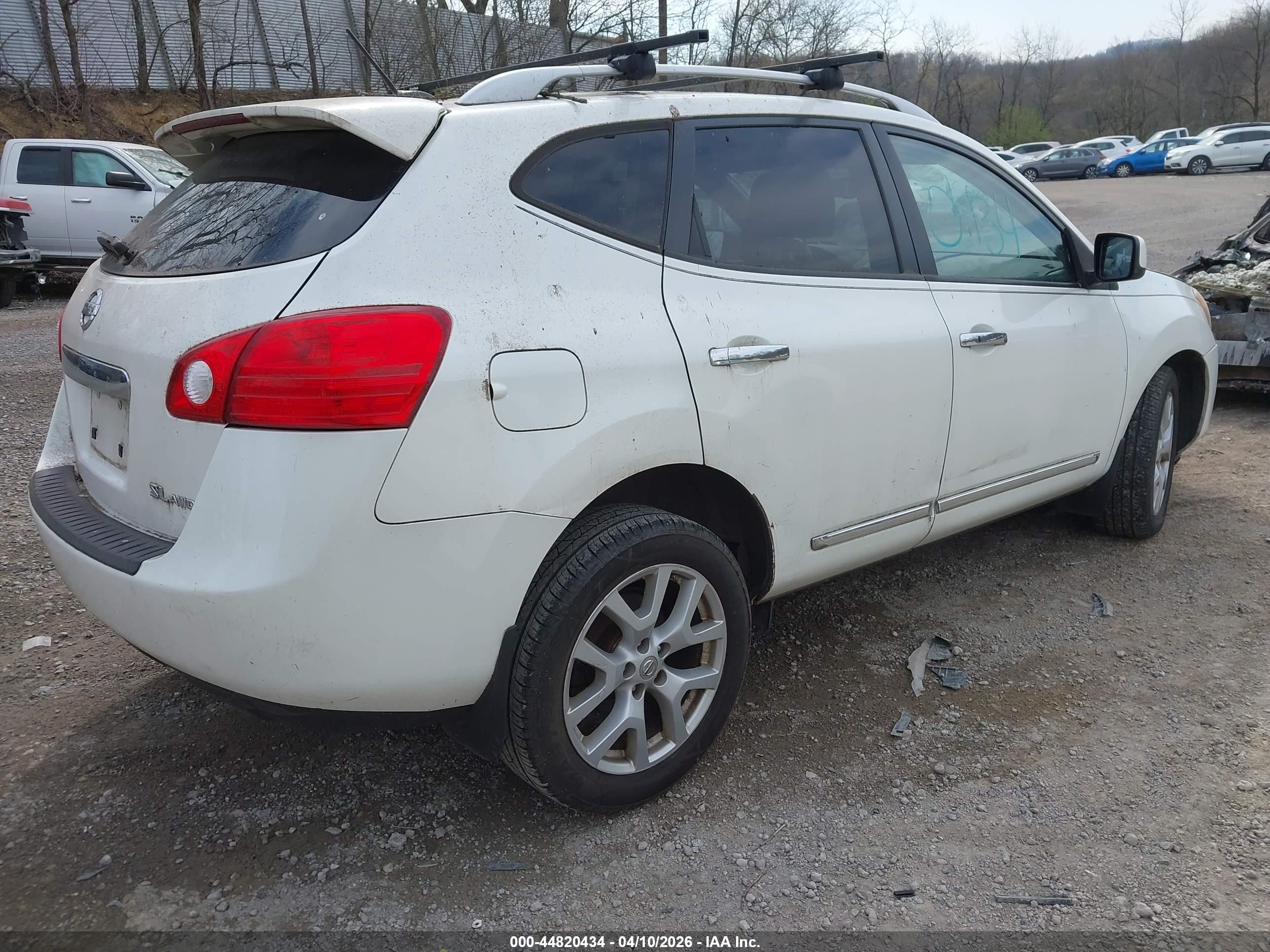 NISSAN ROGUE image 4