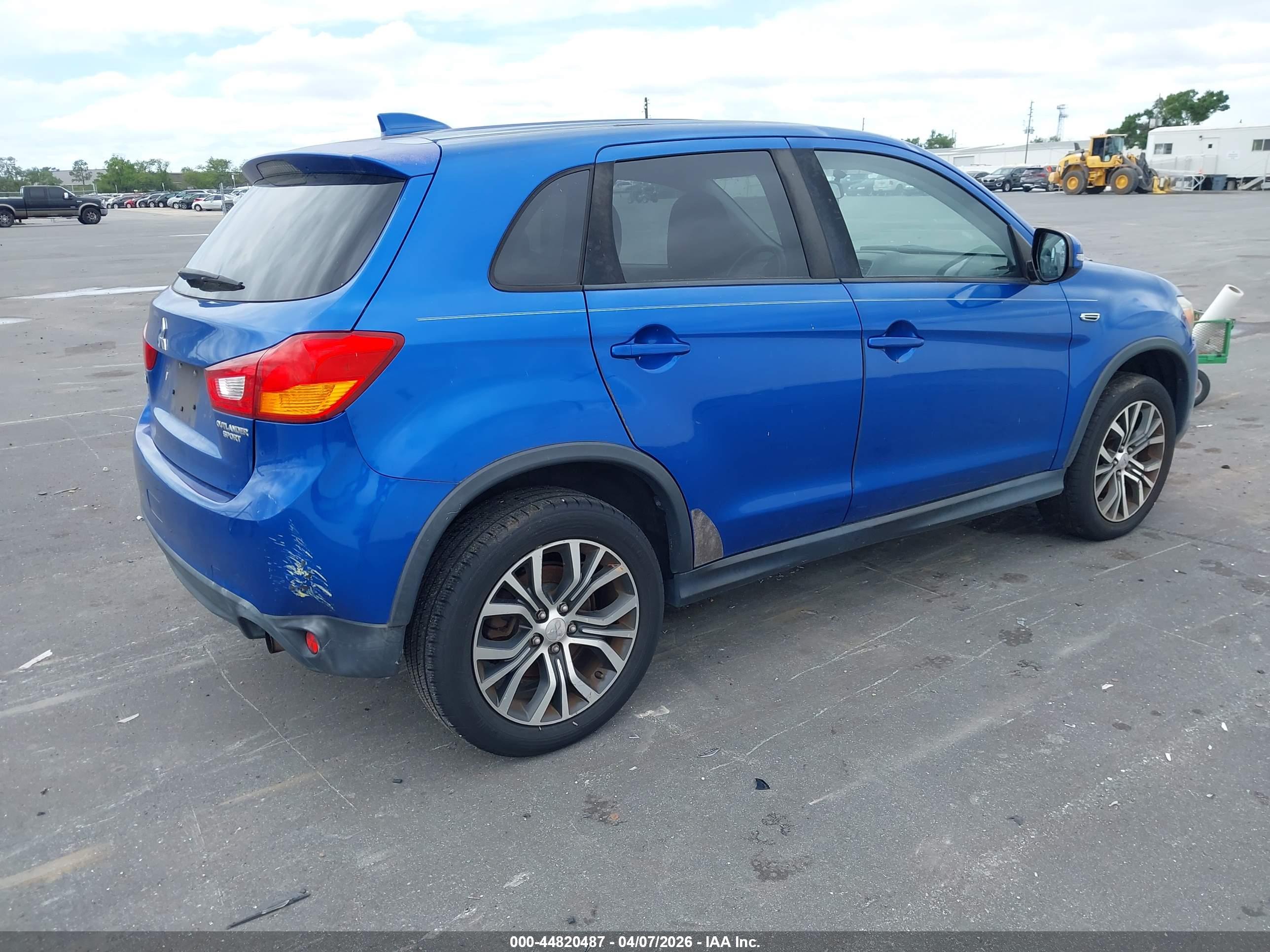 MITSUBISHI OUTLANDER image 4