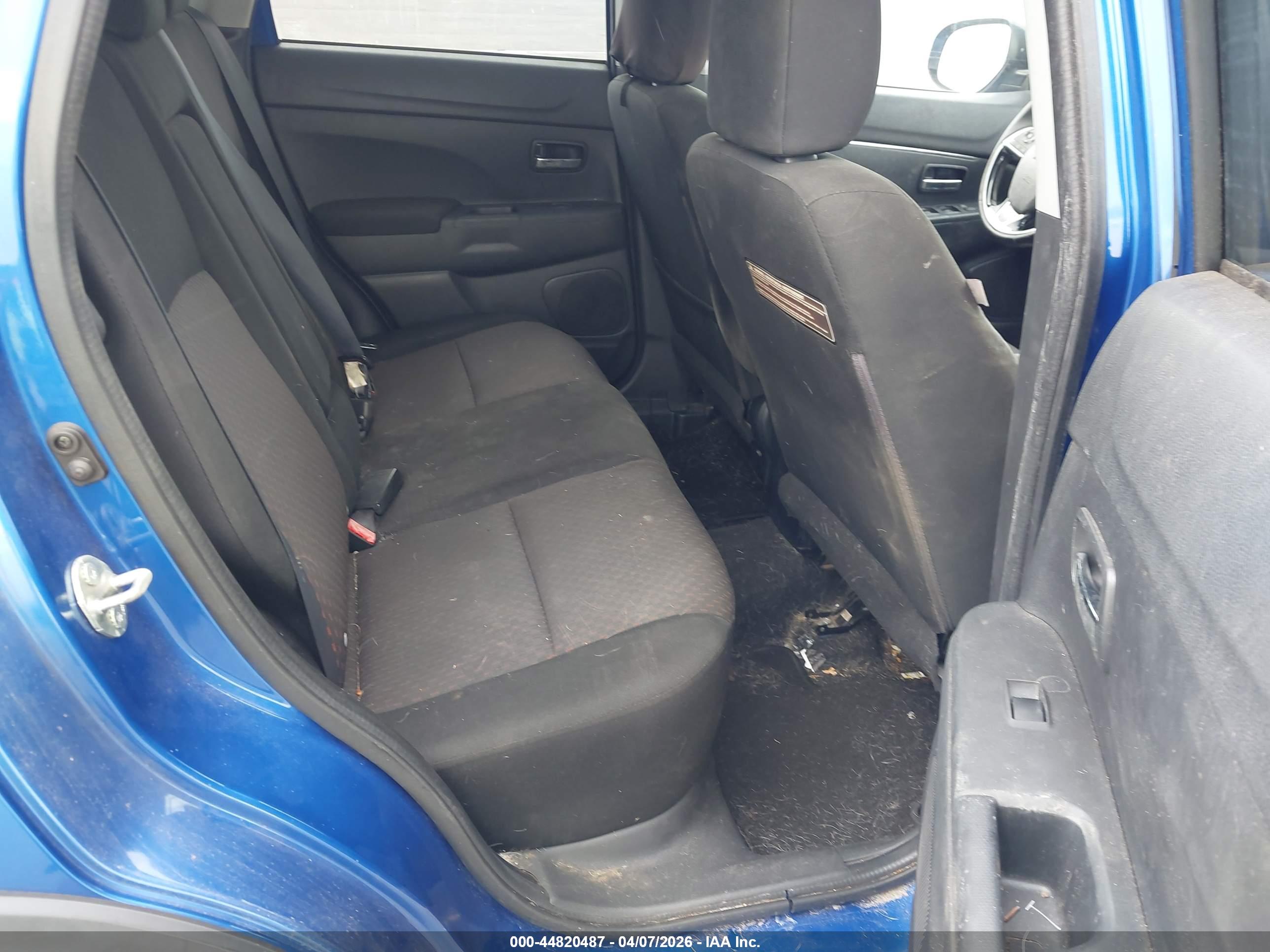 MITSUBISHI OUTLANDER image 8