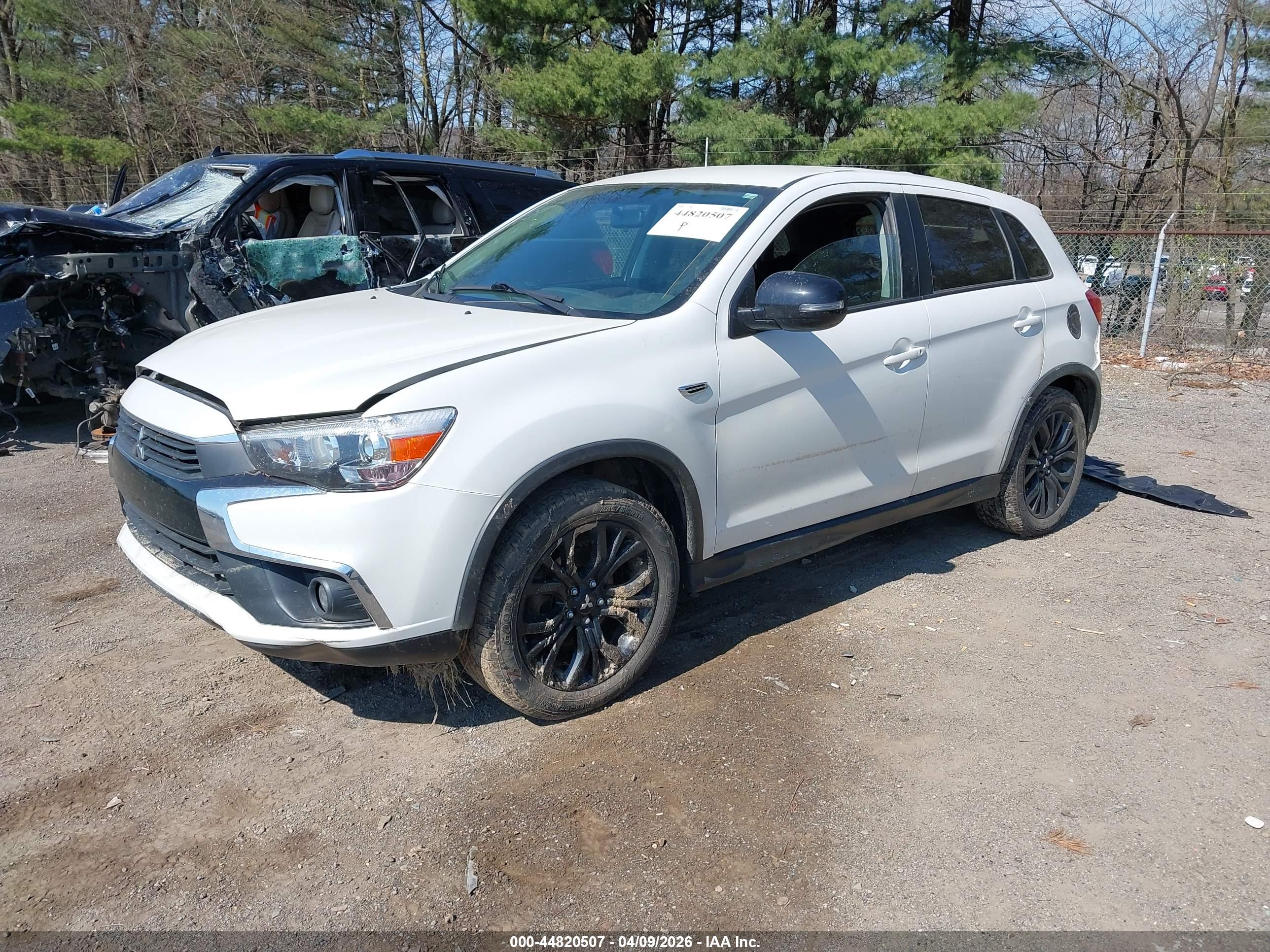 MITSUBISHI OUTLANDER image 2