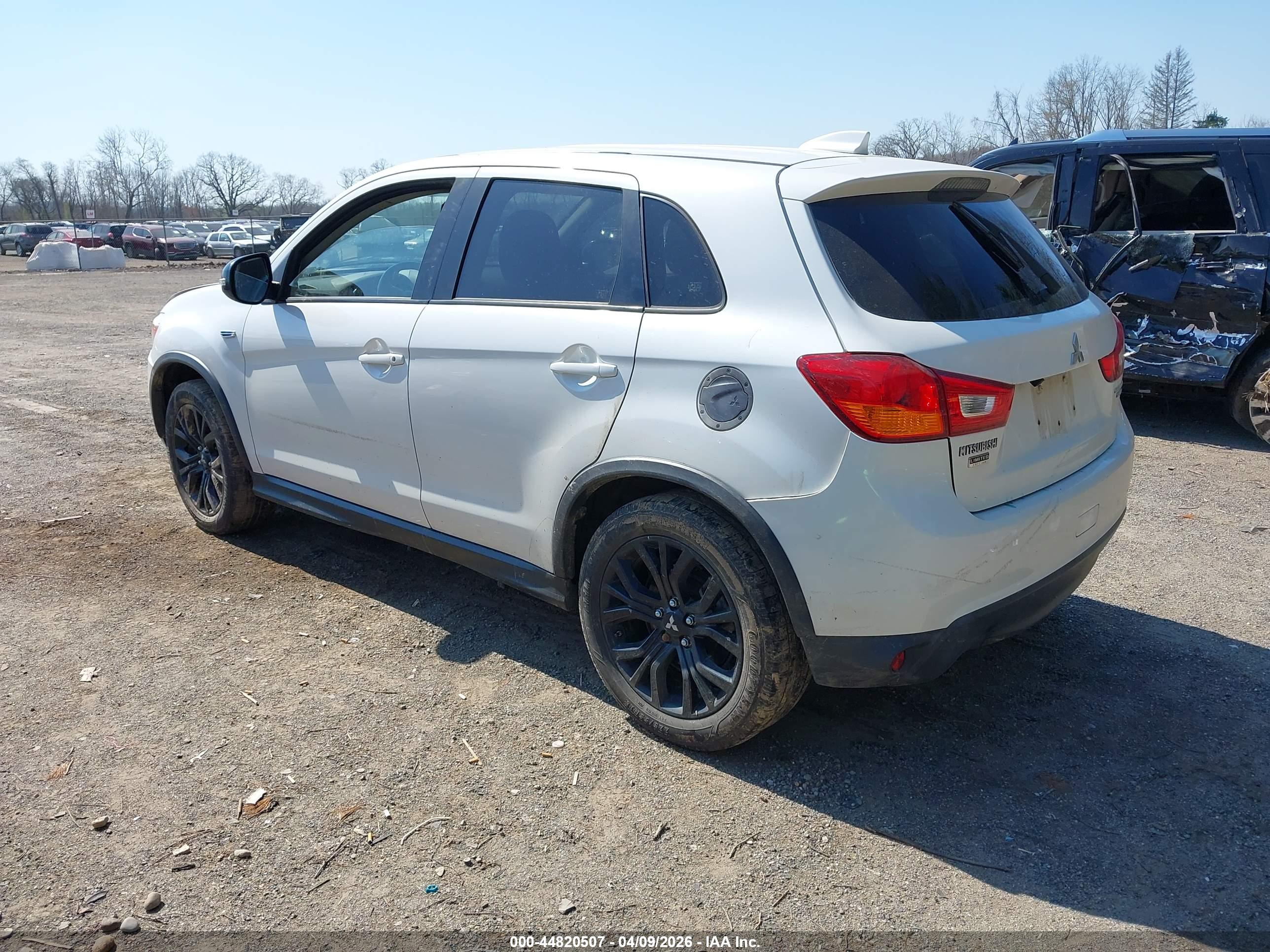 MITSUBISHI OUTLANDER image 3
