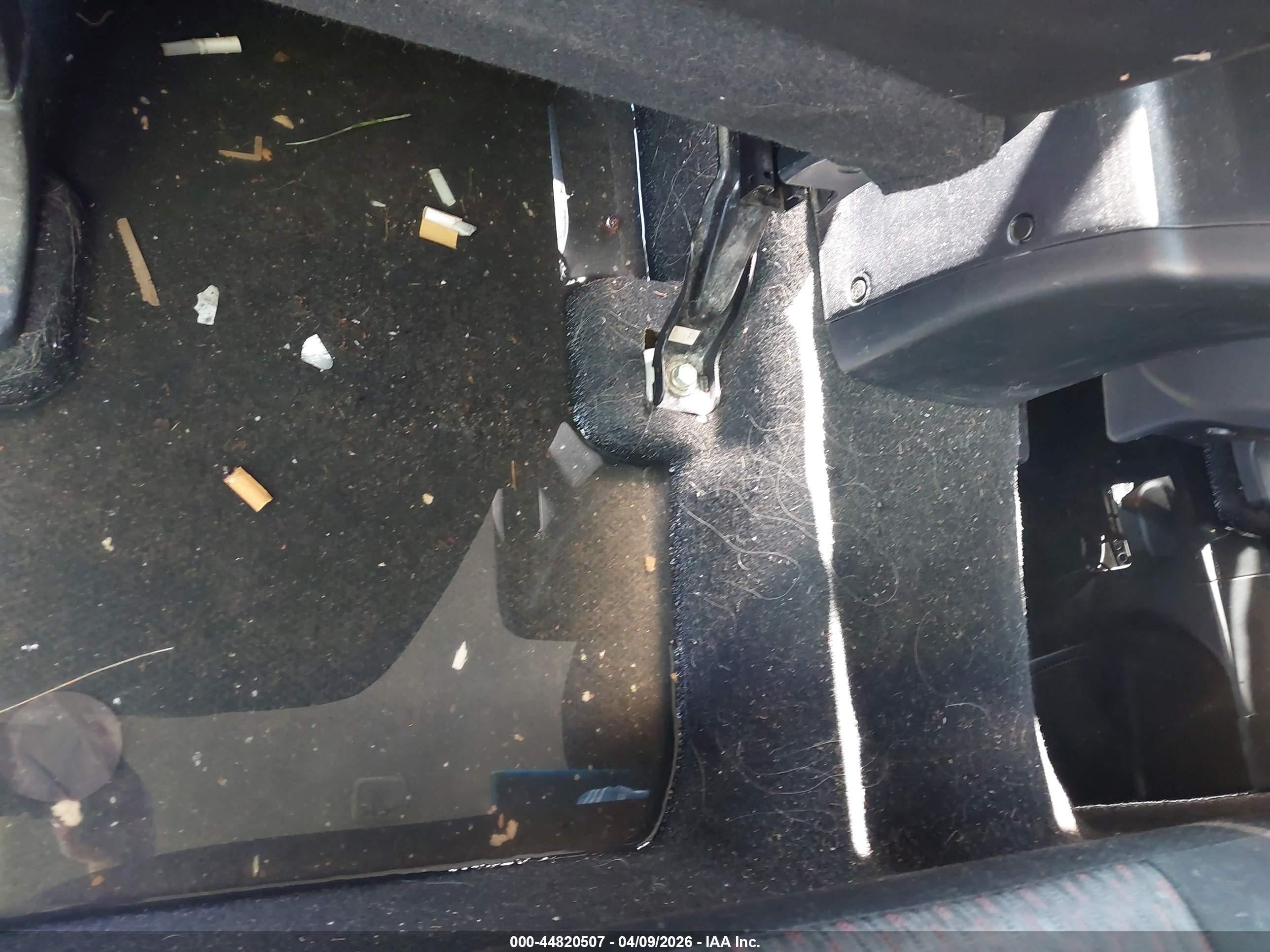 MITSUBISHI OUTLANDER image 6