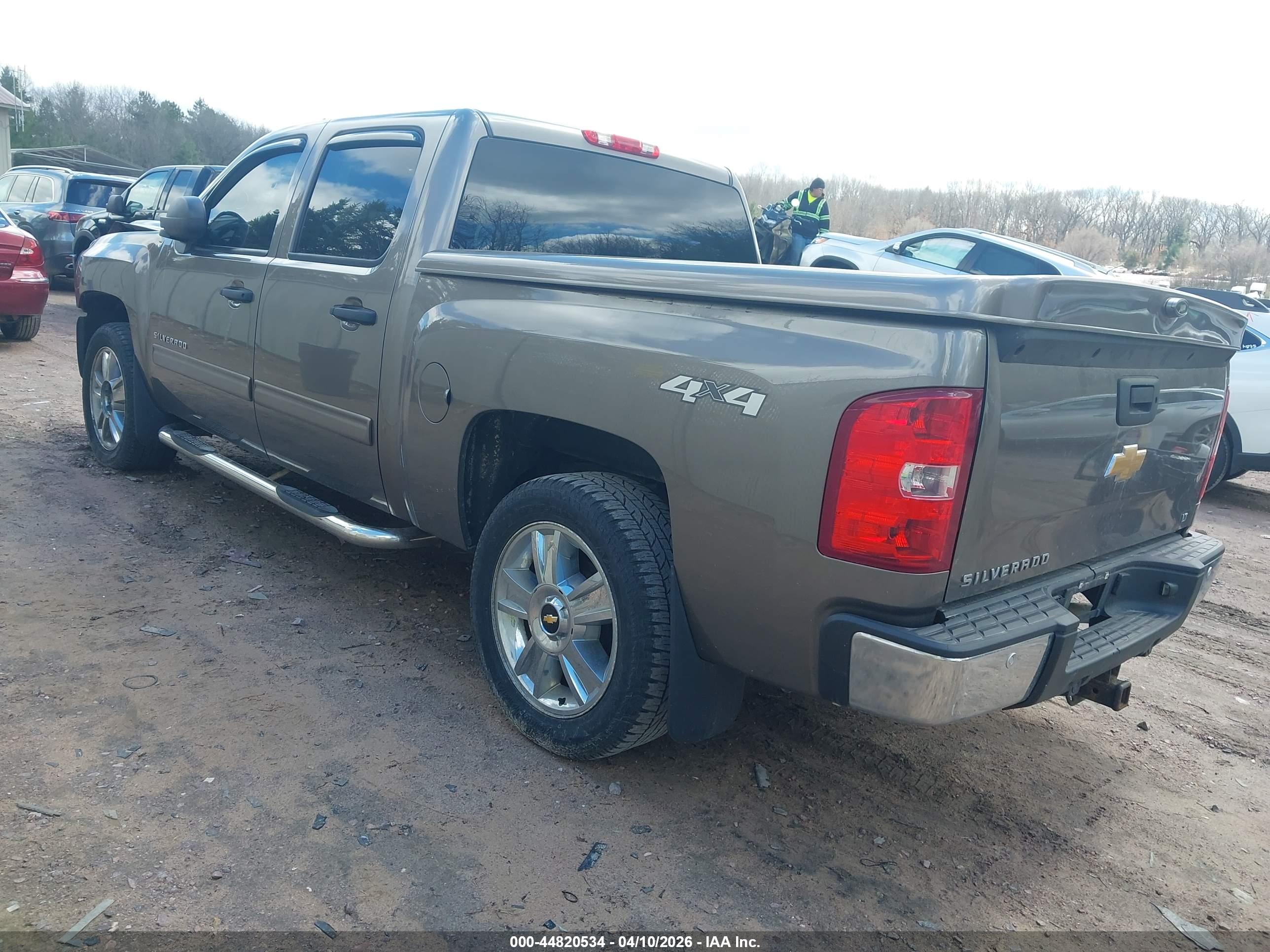 CHEVROLET SILVERADO image 3