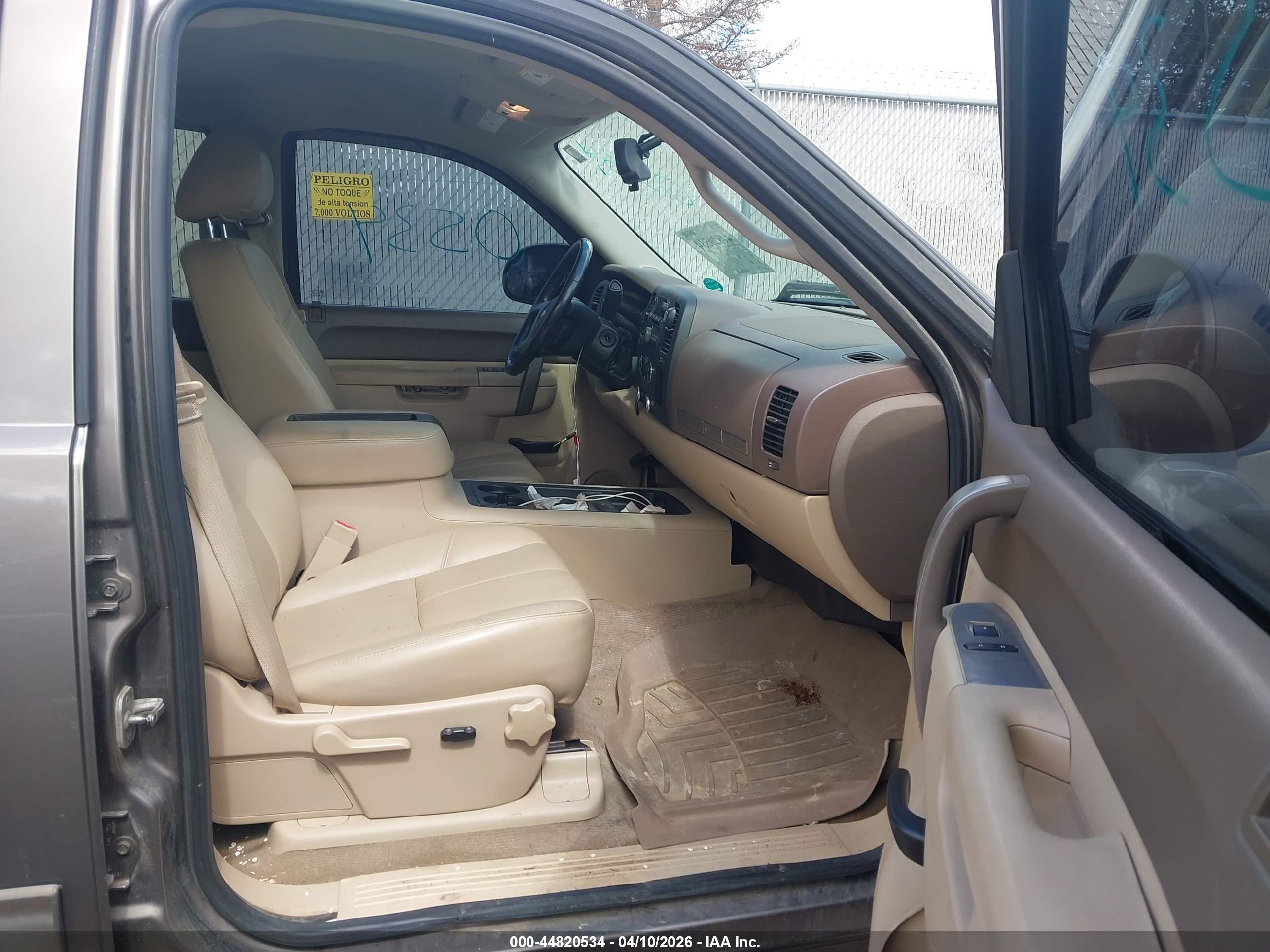 CHEVROLET SILVERADO image 5