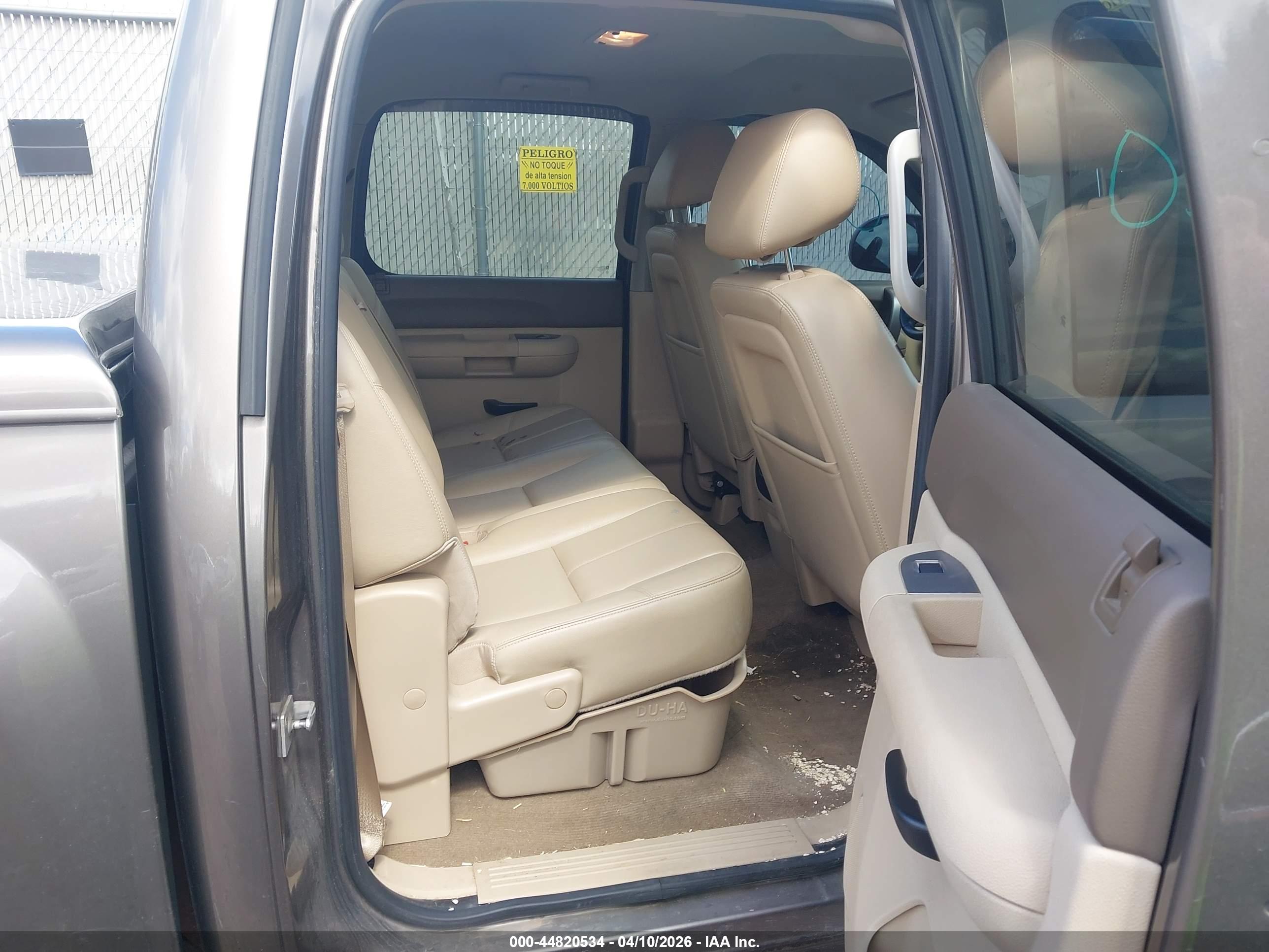 CHEVROLET SILVERADO image 8