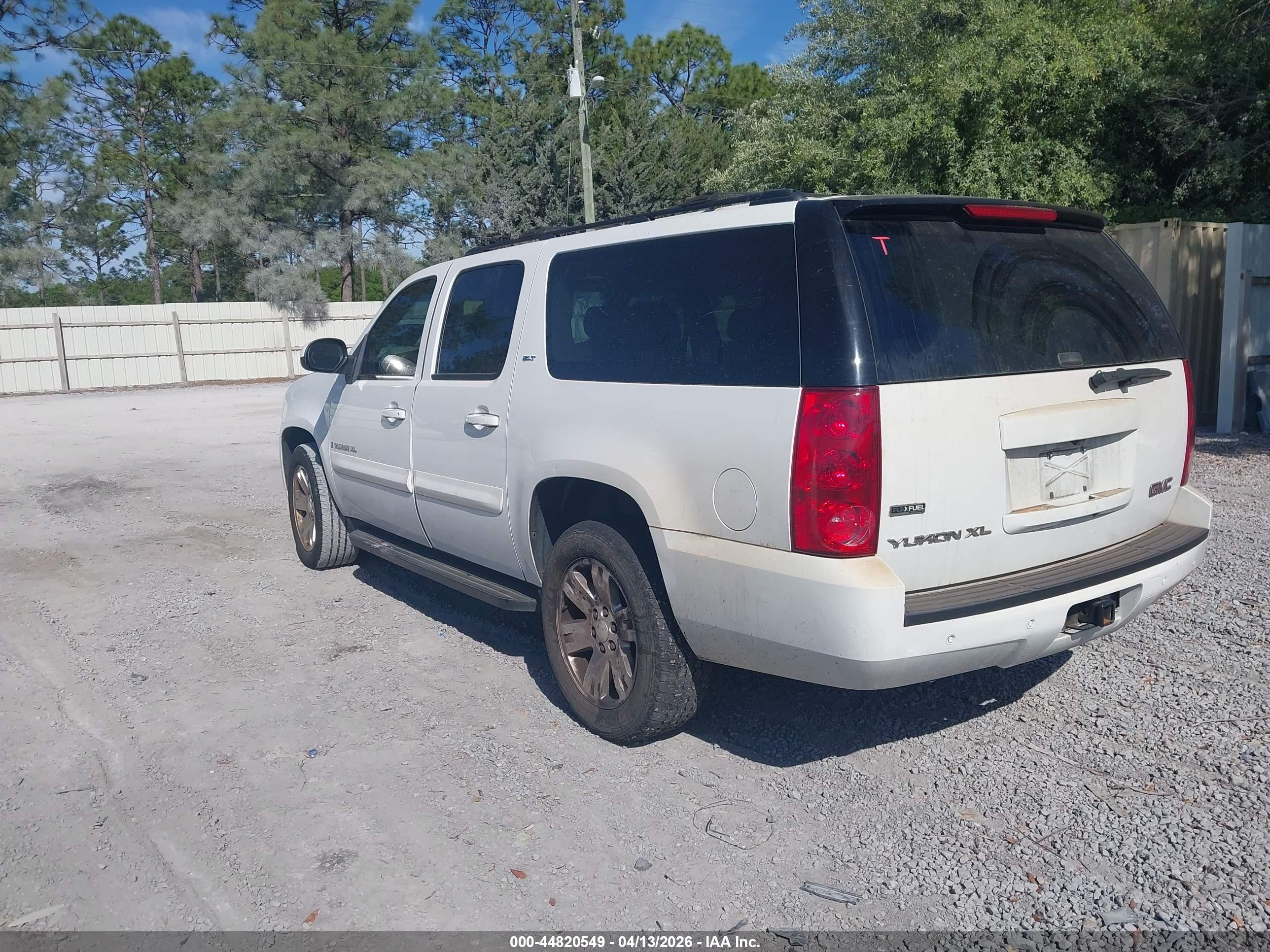 GMC YUKON image 3