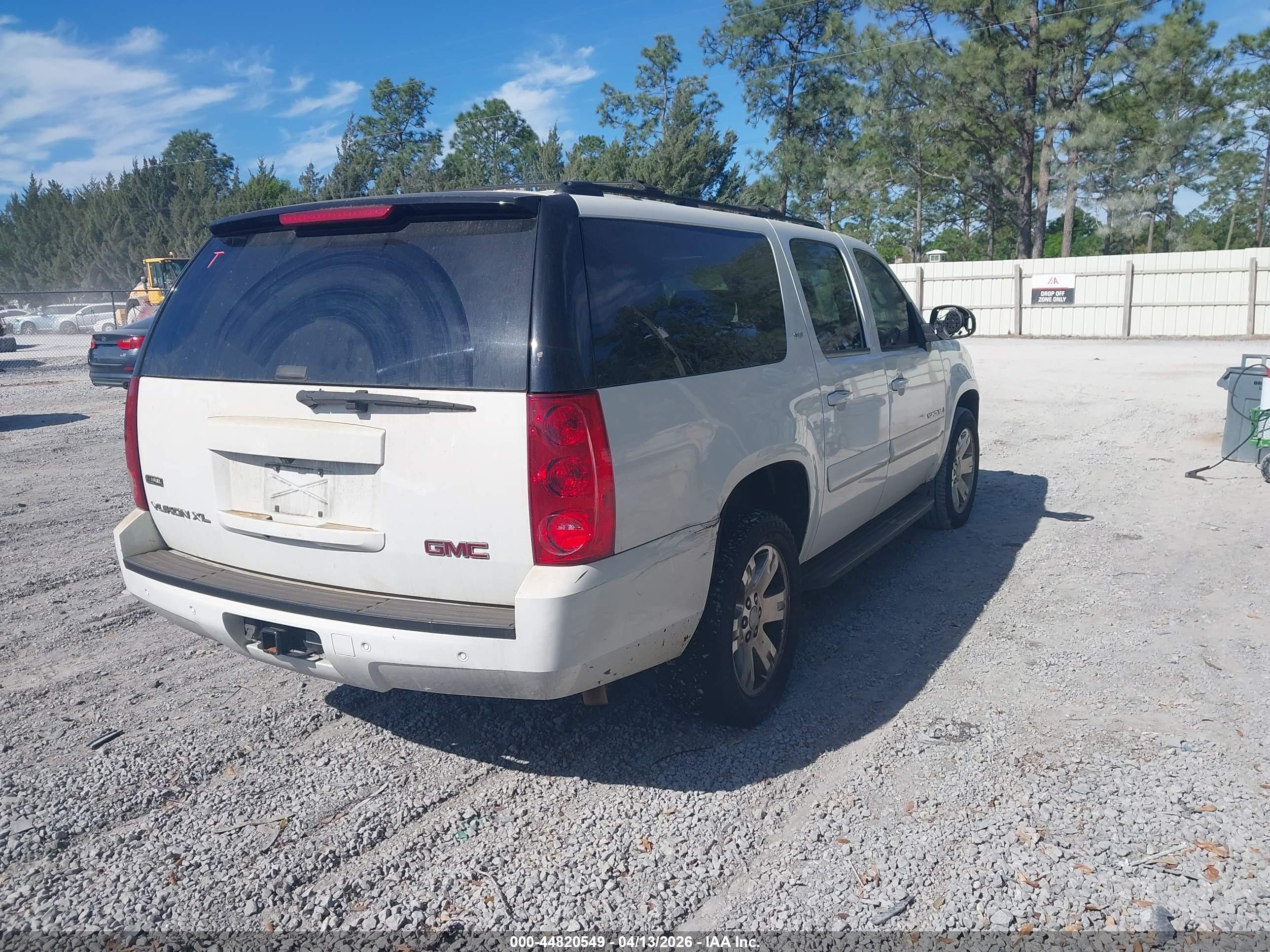 GMC YUKON image 4