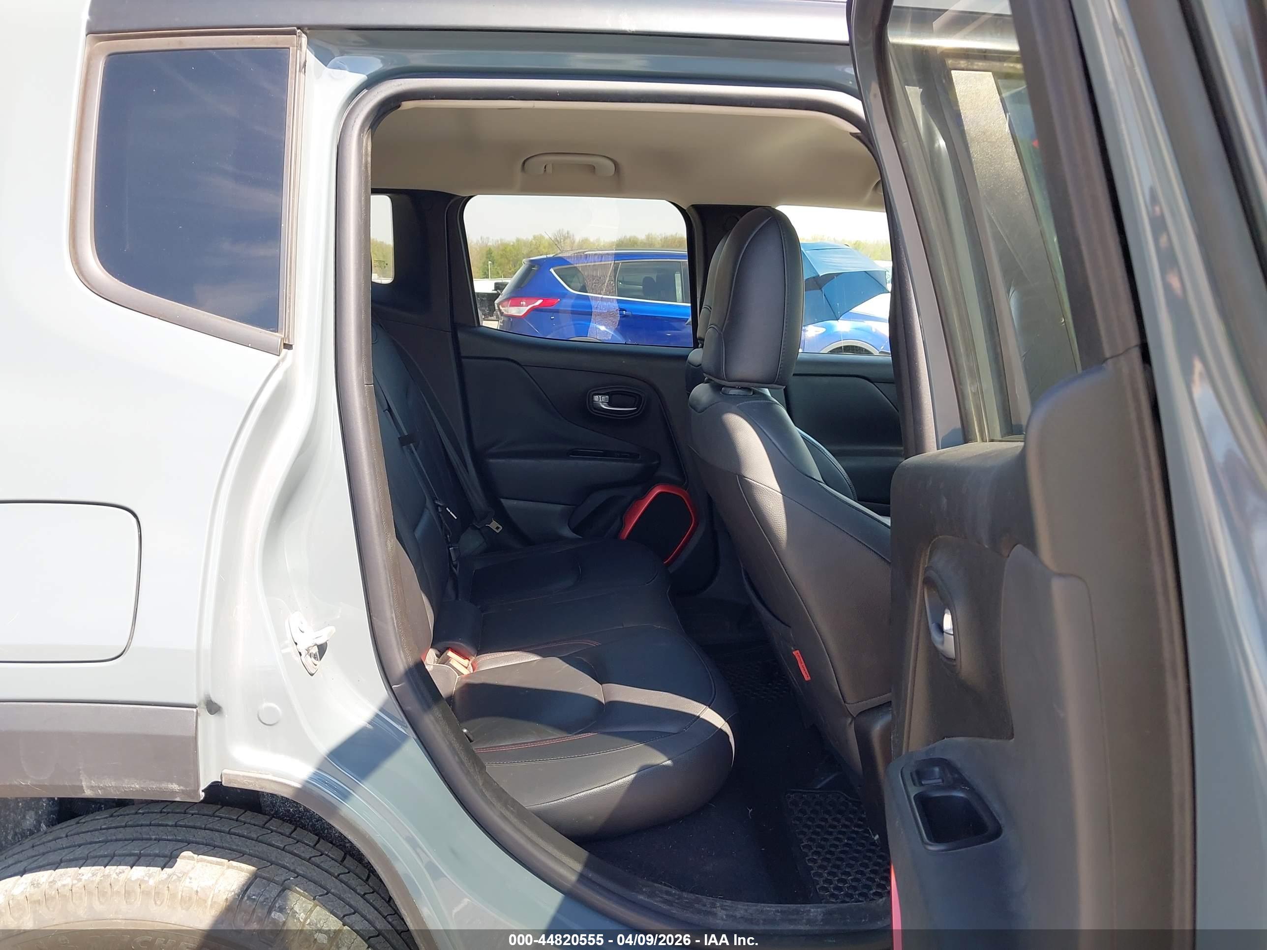 JEEP RENEGADE image 8