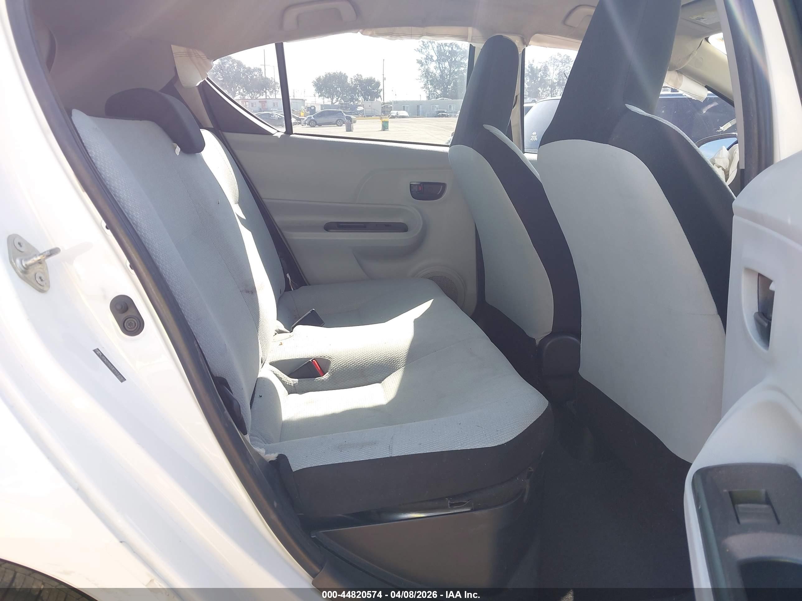 TOYOTA PRIUS image 8