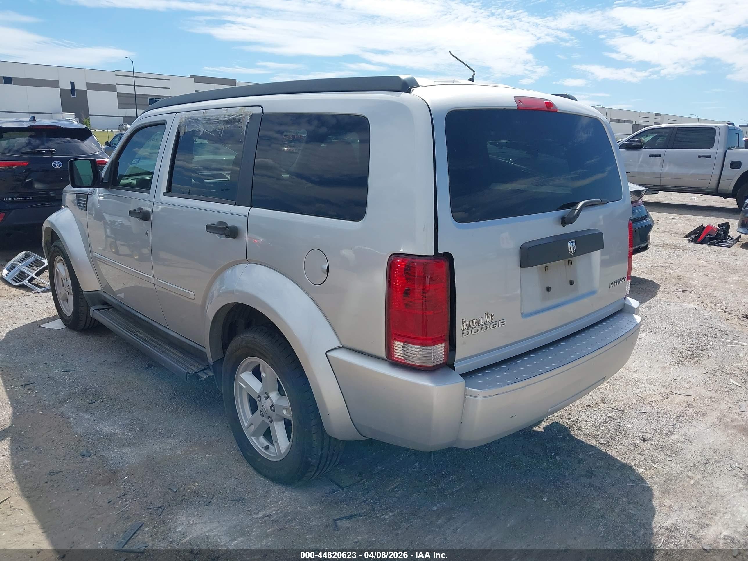 DODGE NITRO image 3
