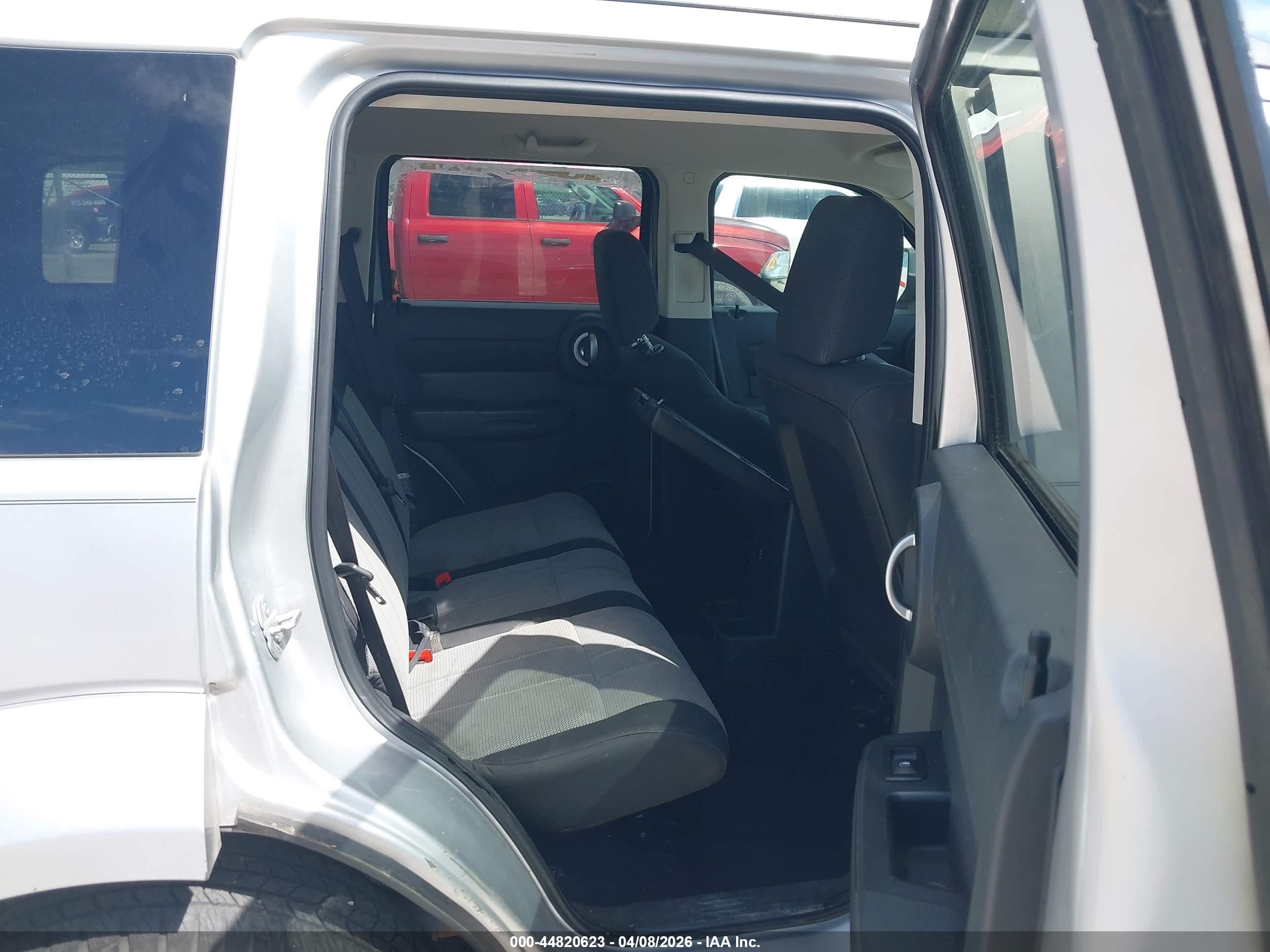 DODGE NITRO image 8