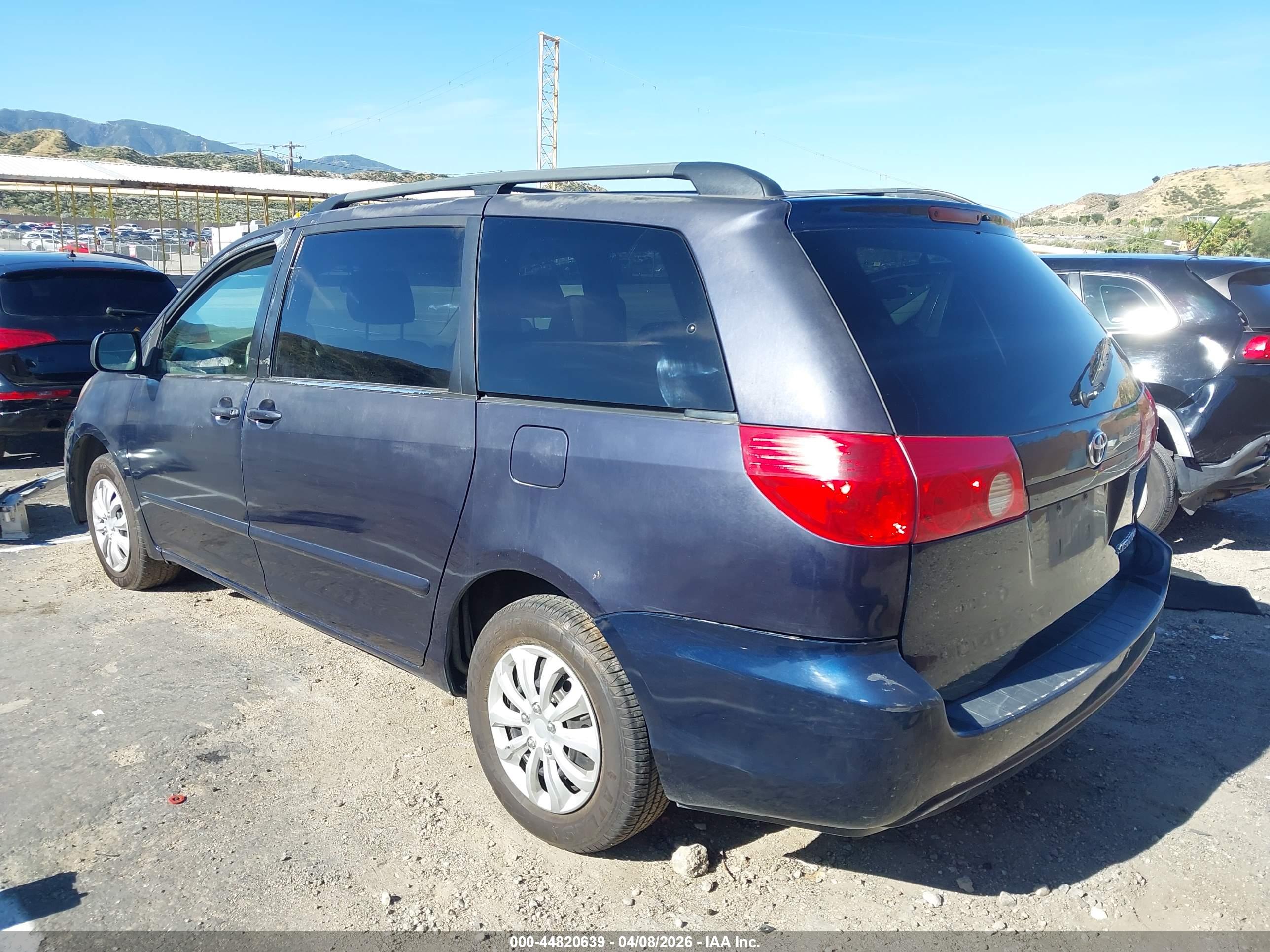 TOYOTA SIENNA image 3