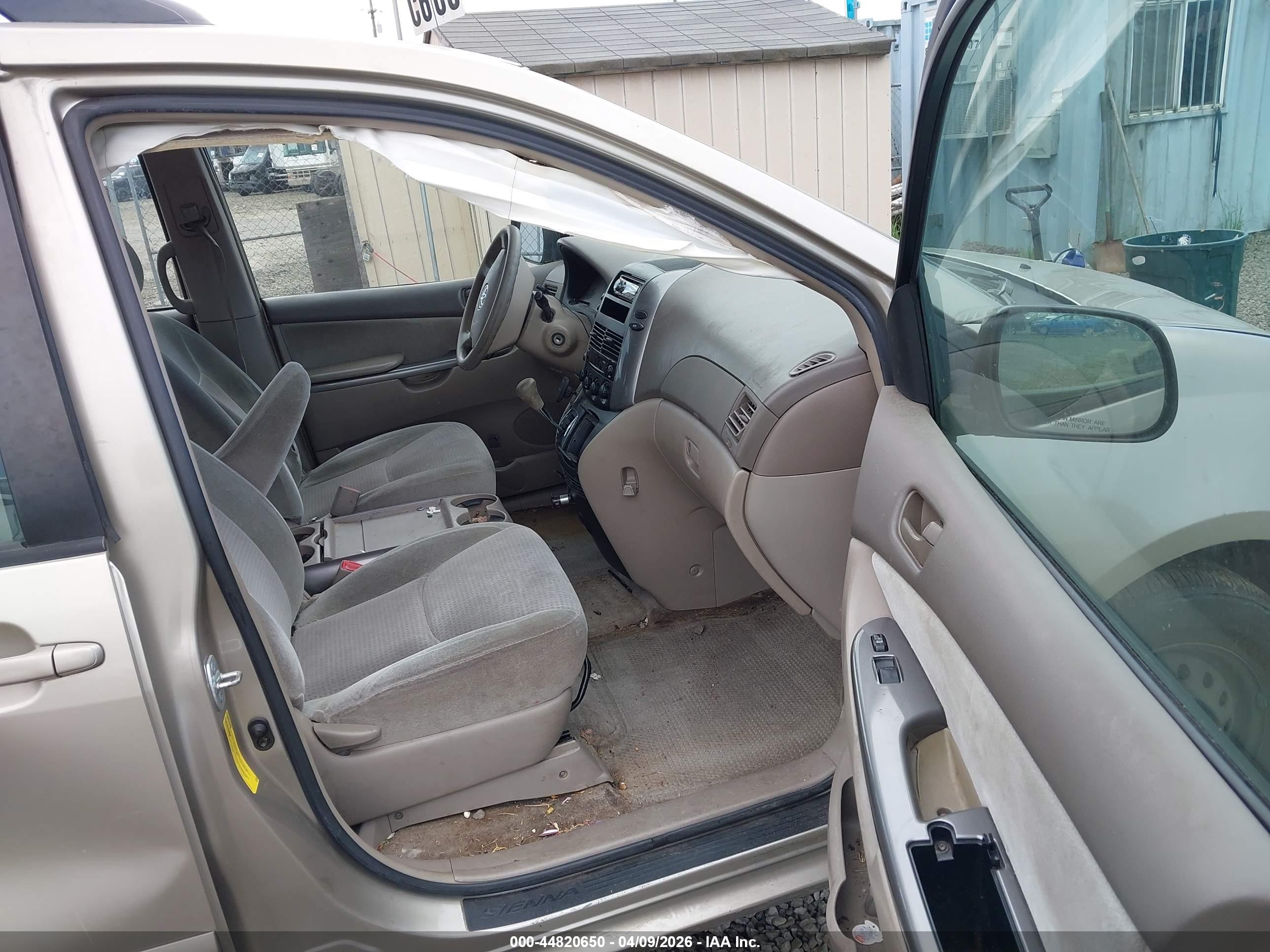 TOYOTA SIENNA image 5