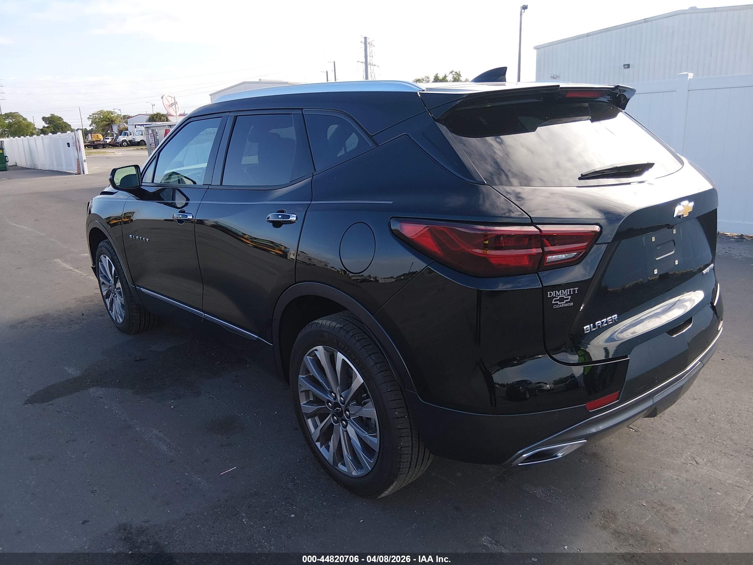CHEVROLET BLAZER image 3