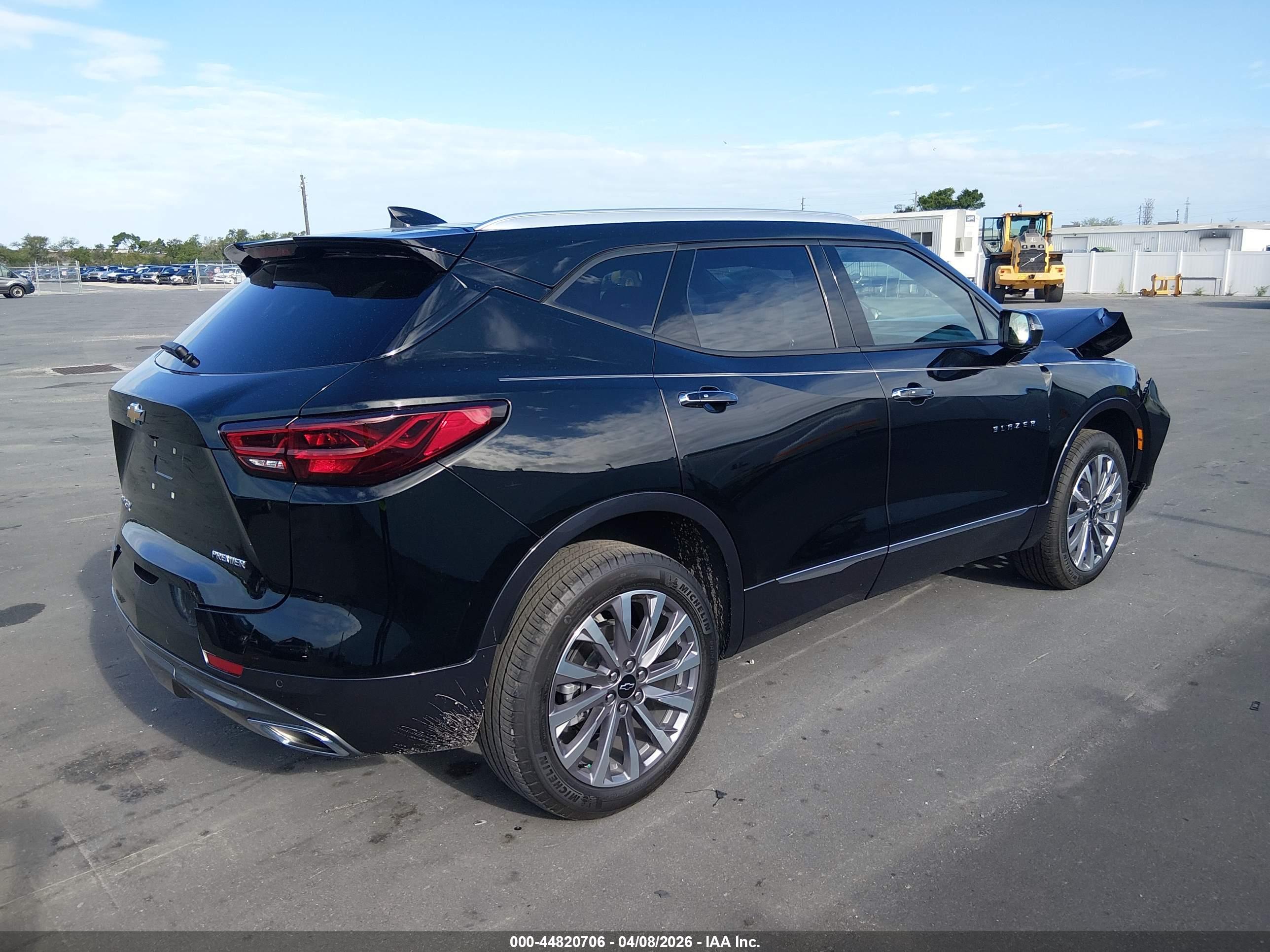 CHEVROLET BLAZER image 4