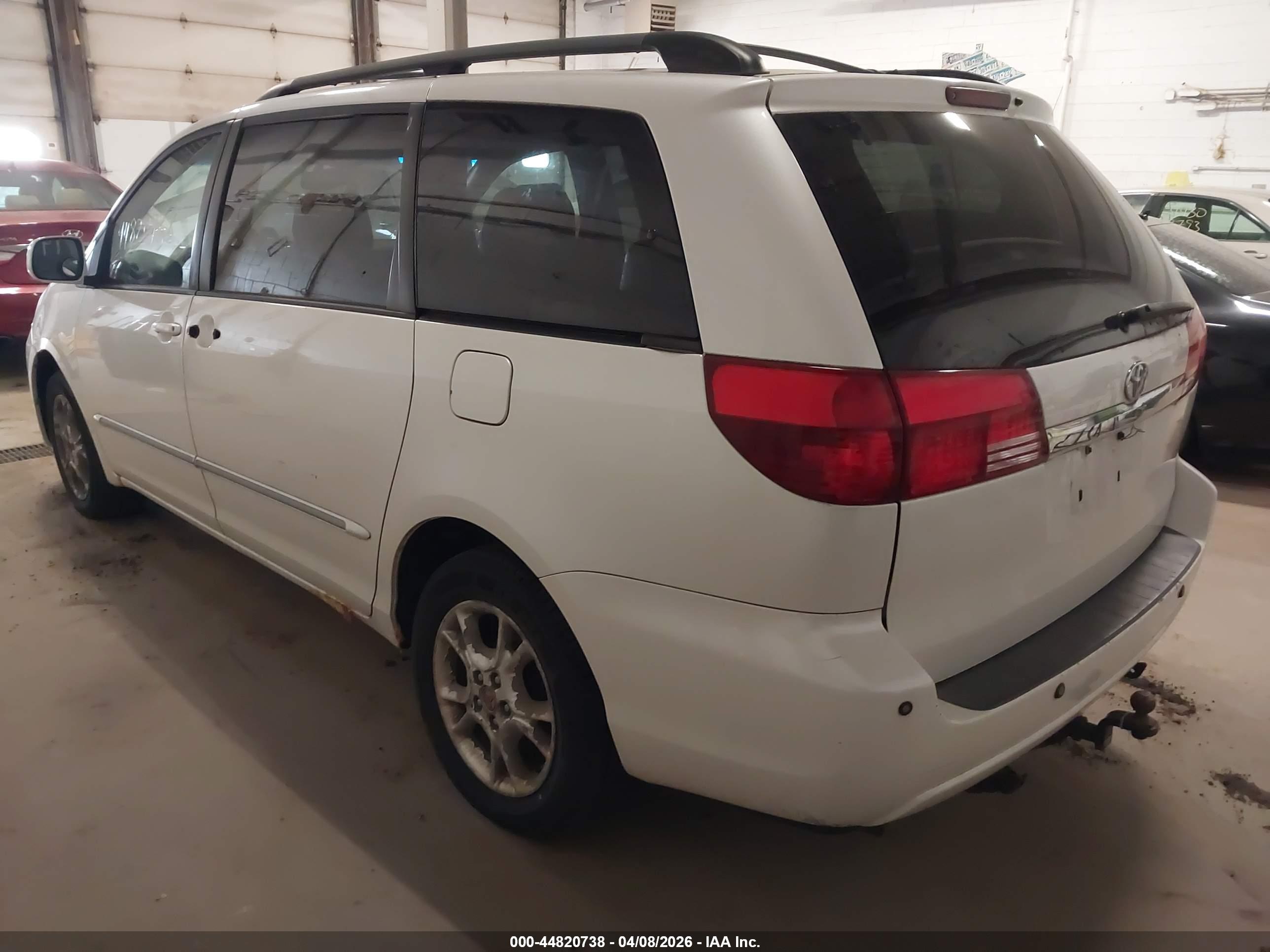 TOYOTA SIENNA image 3