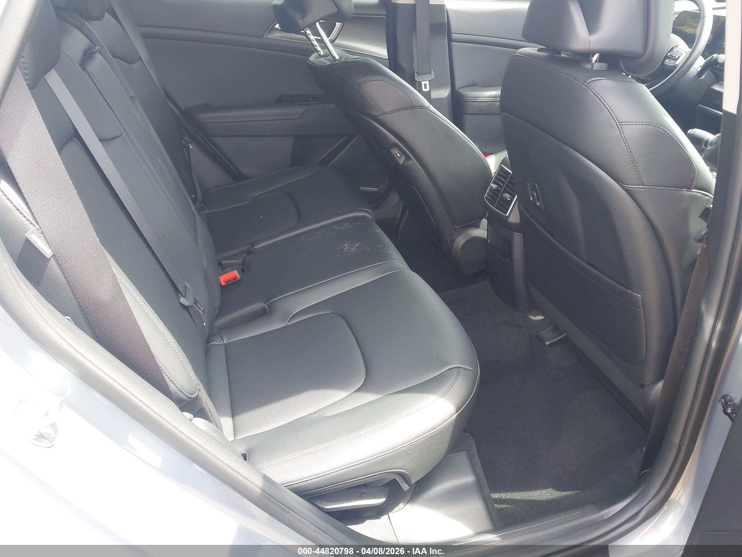 KIA SPORTAGE image 8