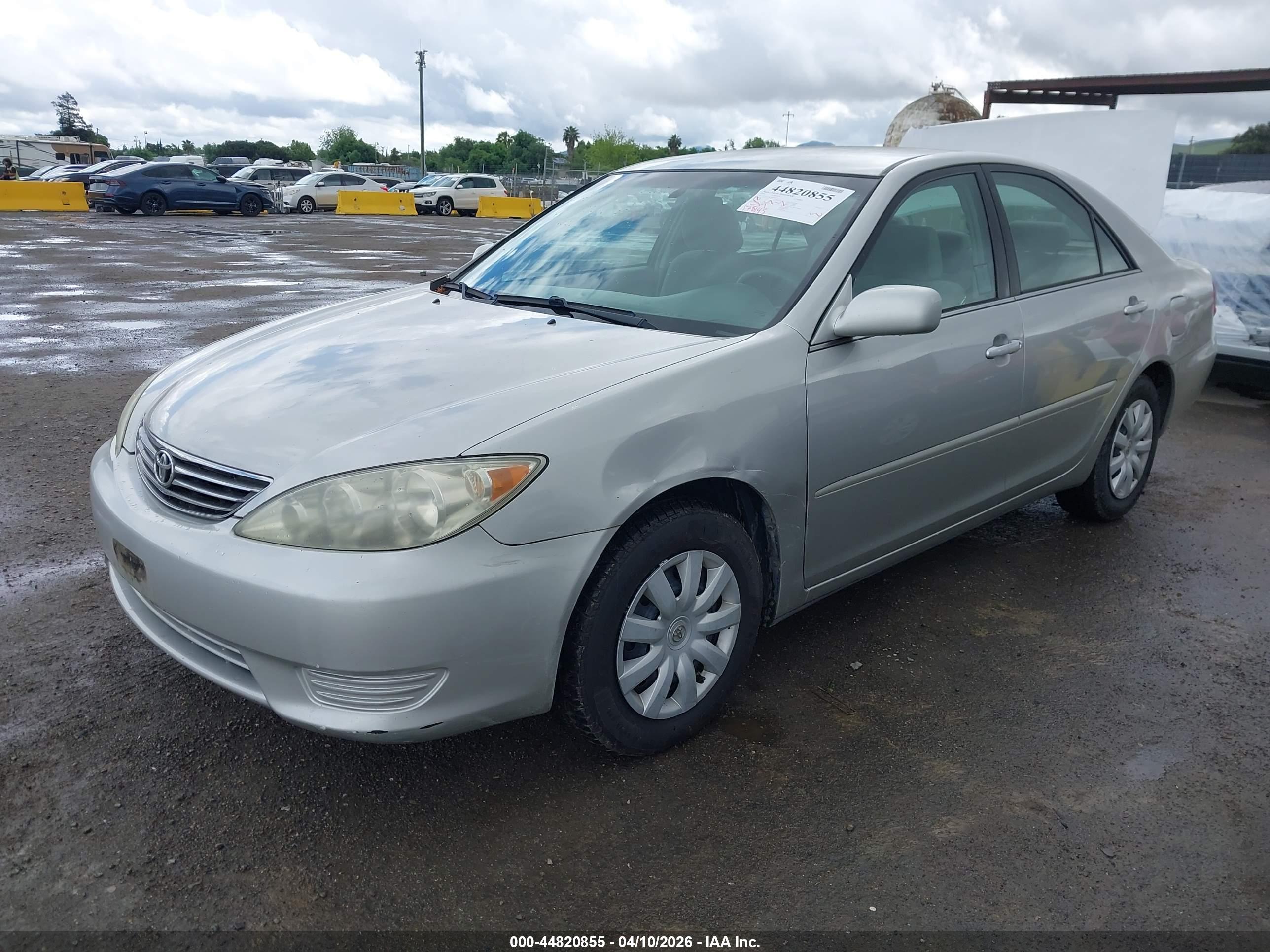 TOYOTA CAMRY image 2