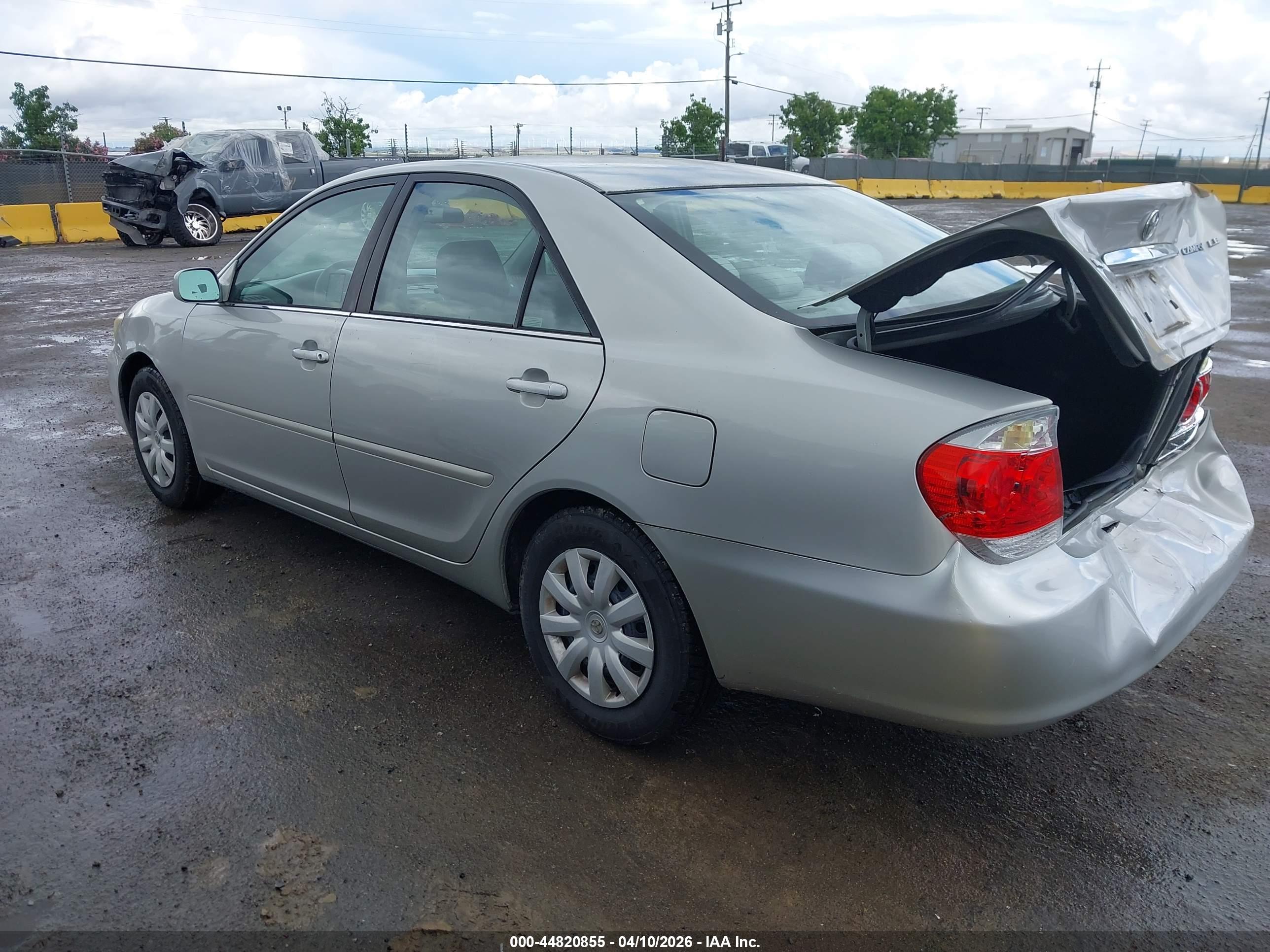 TOYOTA CAMRY image 3