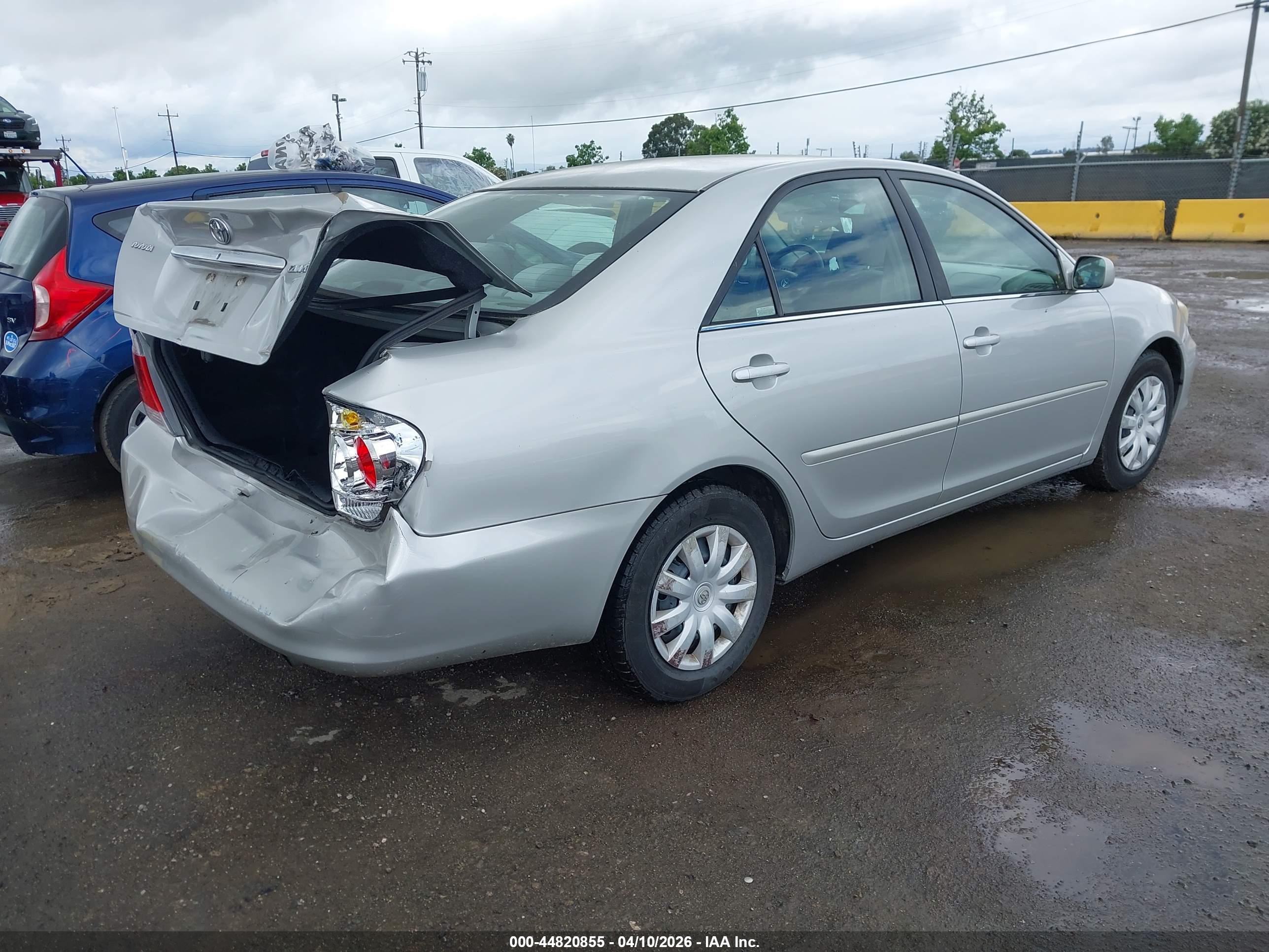 TOYOTA CAMRY image 4