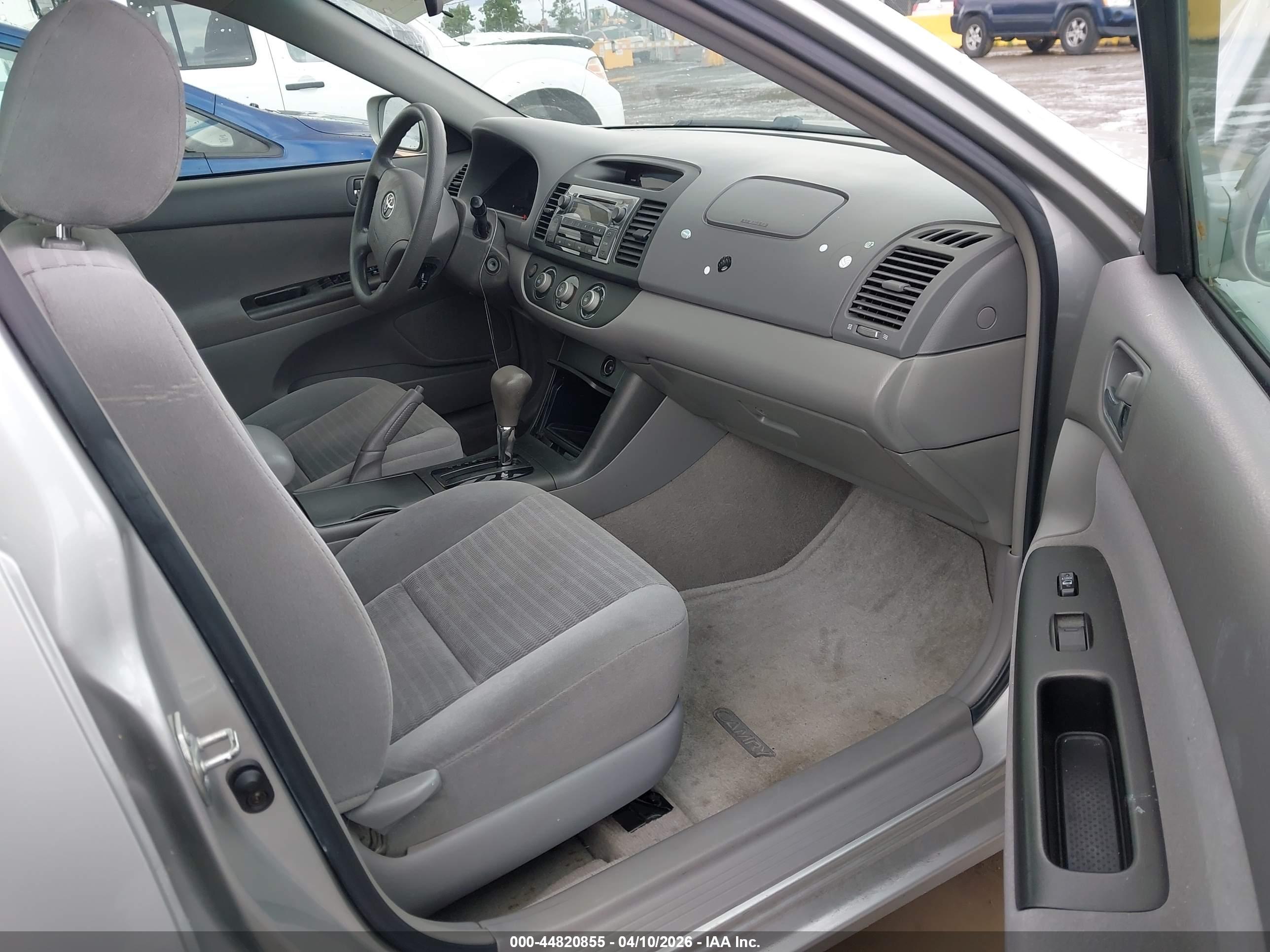 TOYOTA CAMRY image 5