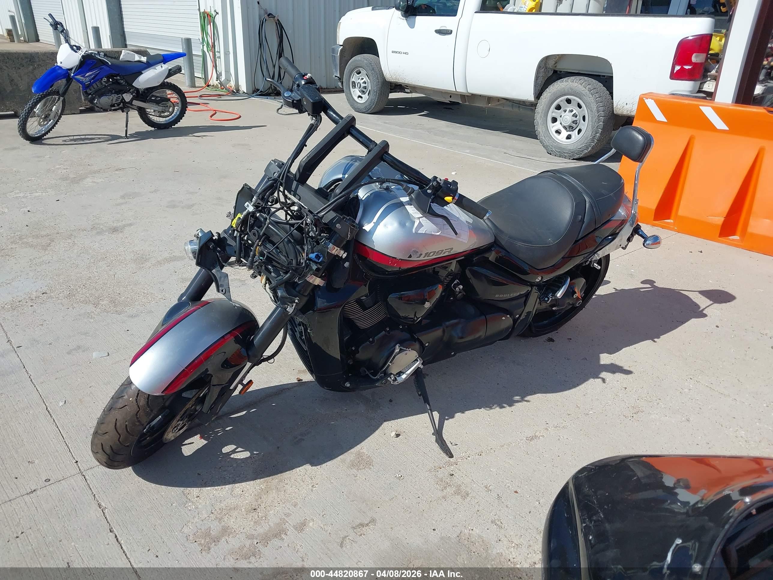 SUZUKI VZR1800 image 2