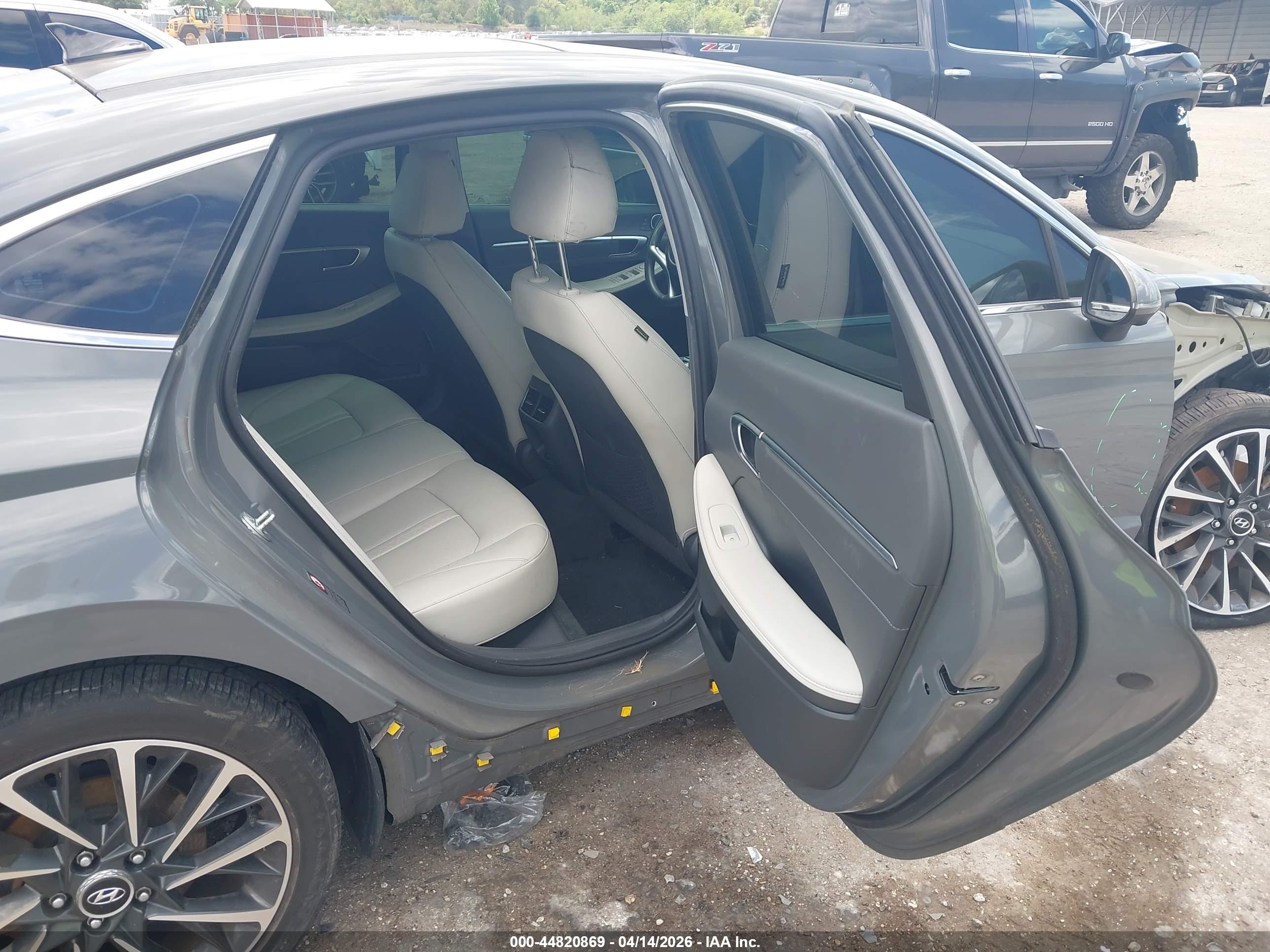 HYUNDAI SONATA image 8