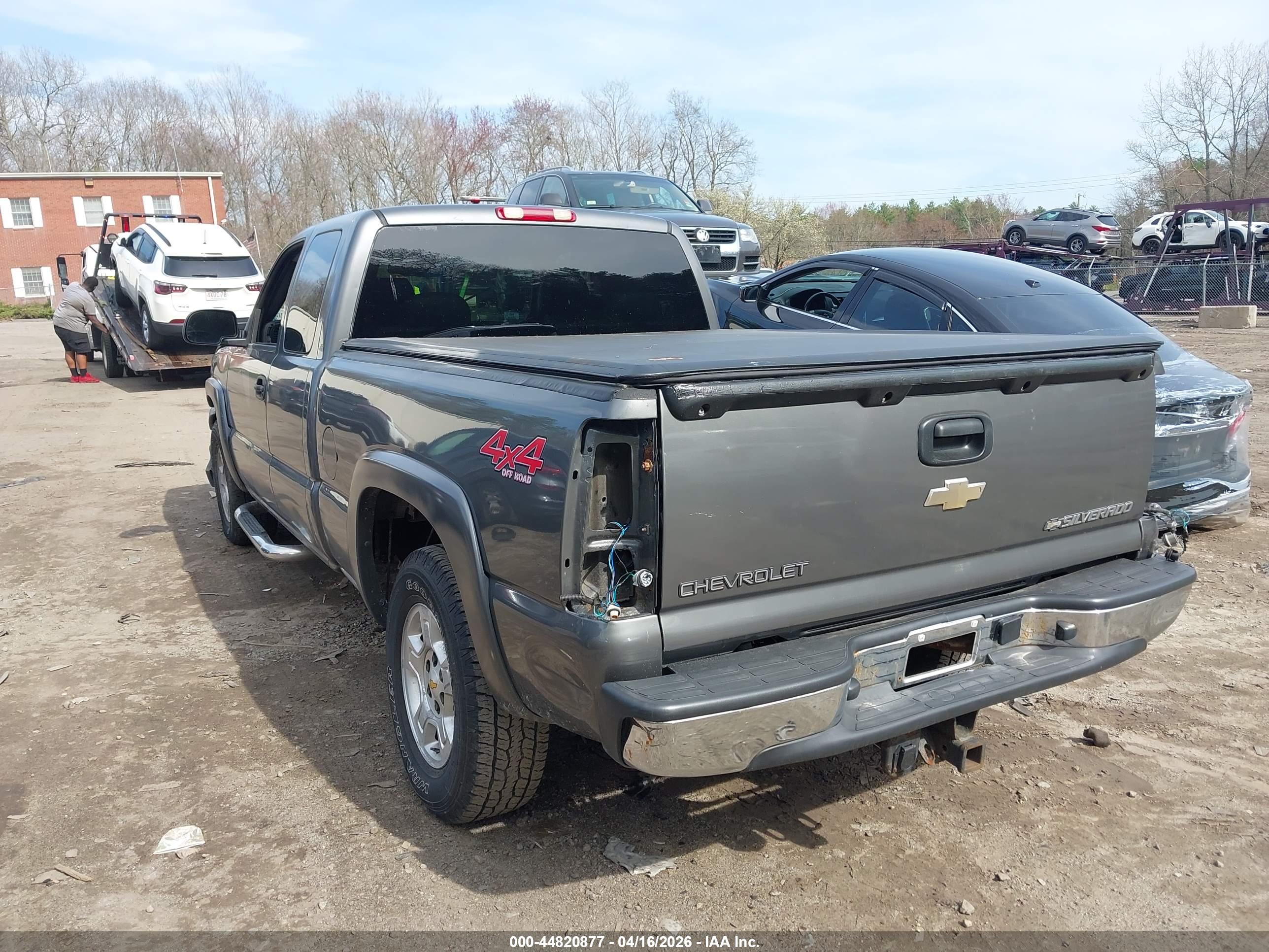 CHEVROLET SILVERADO image 3