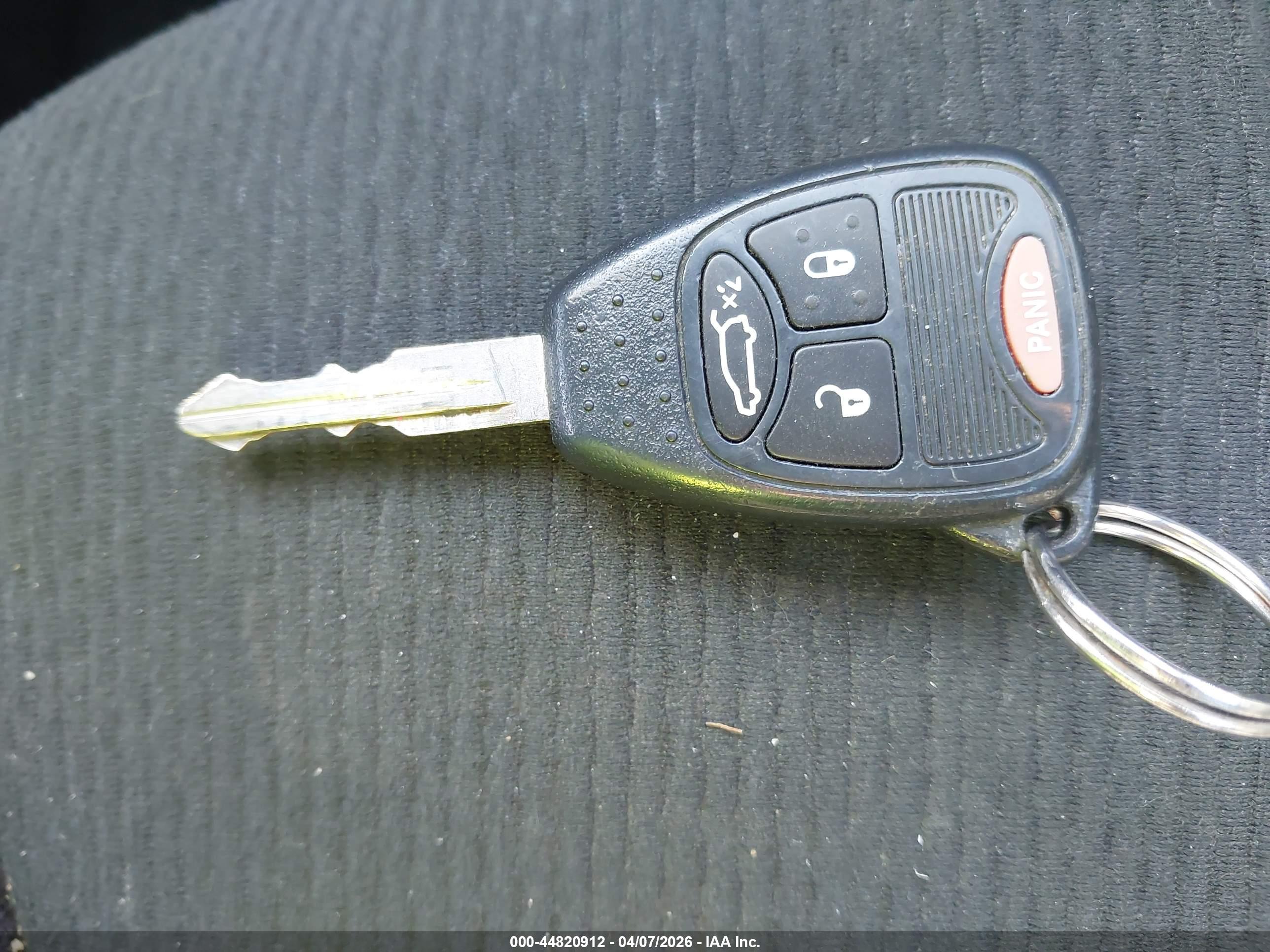 CHRYSLER 200 image 11