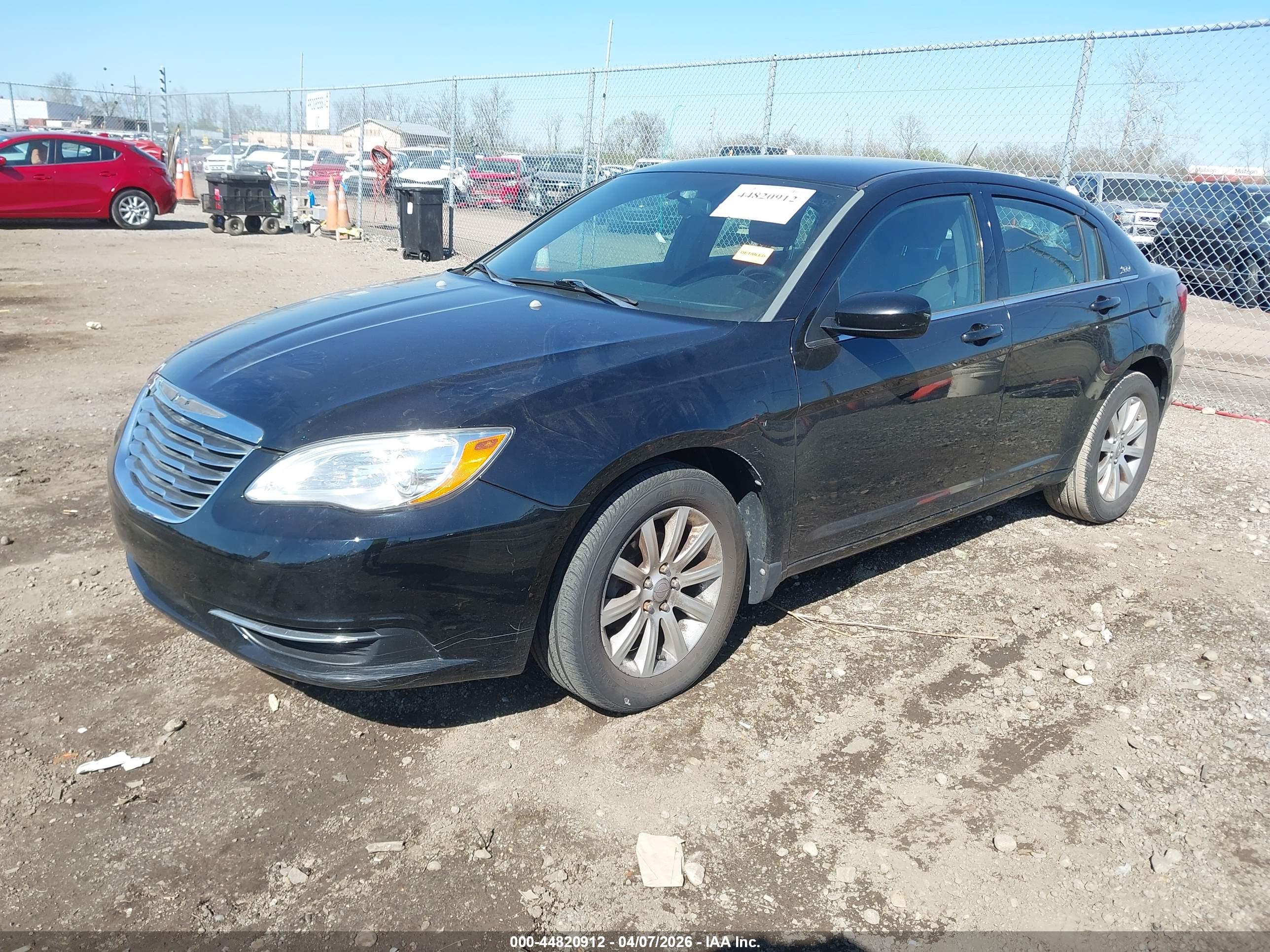 CHRYSLER 200 image 2