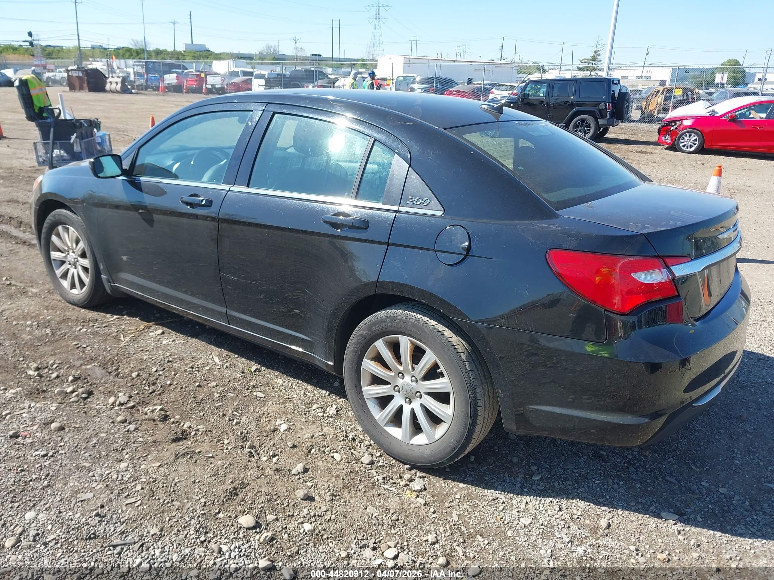 CHRYSLER 200 image 3