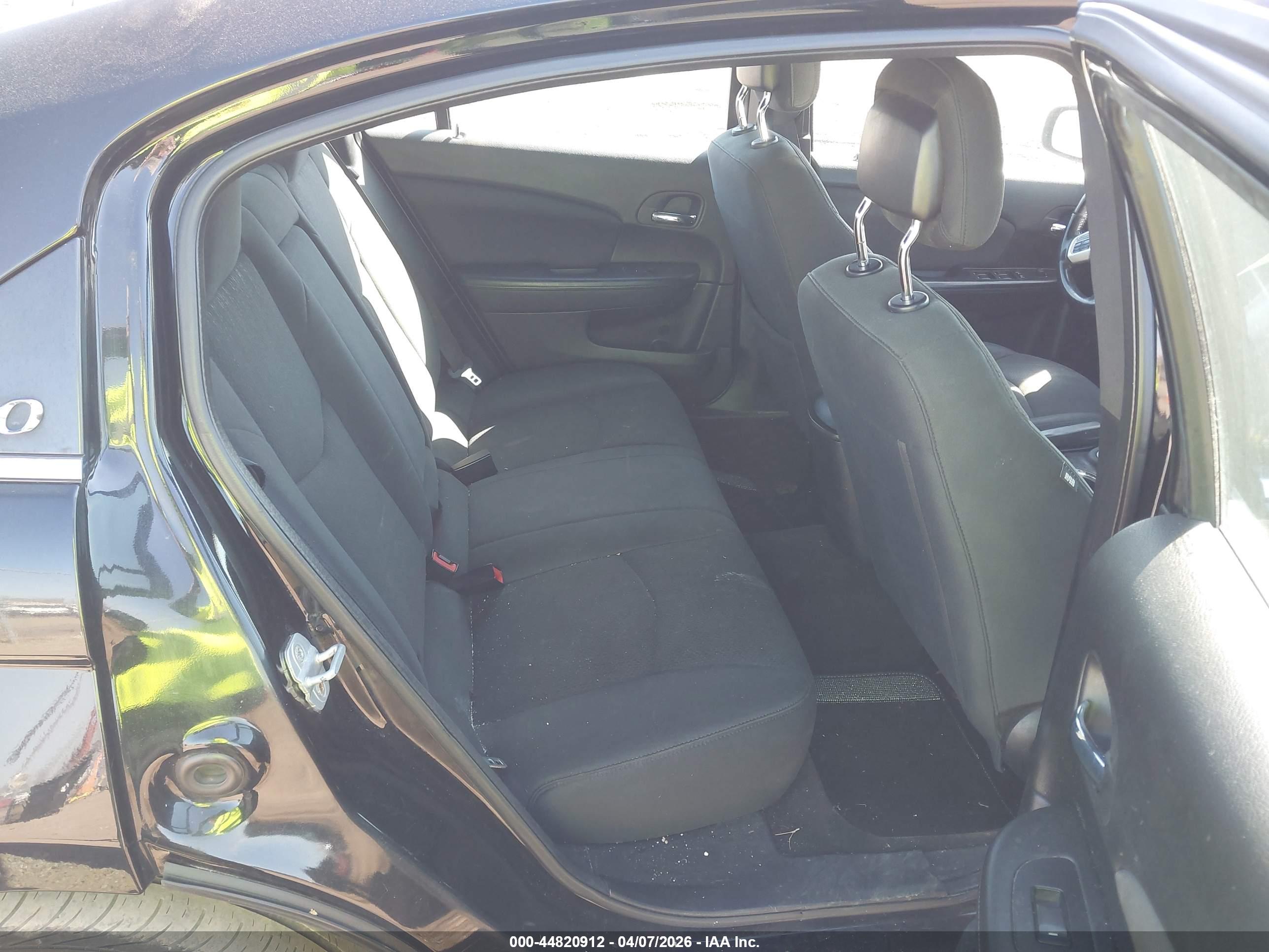CHRYSLER 200 image 8