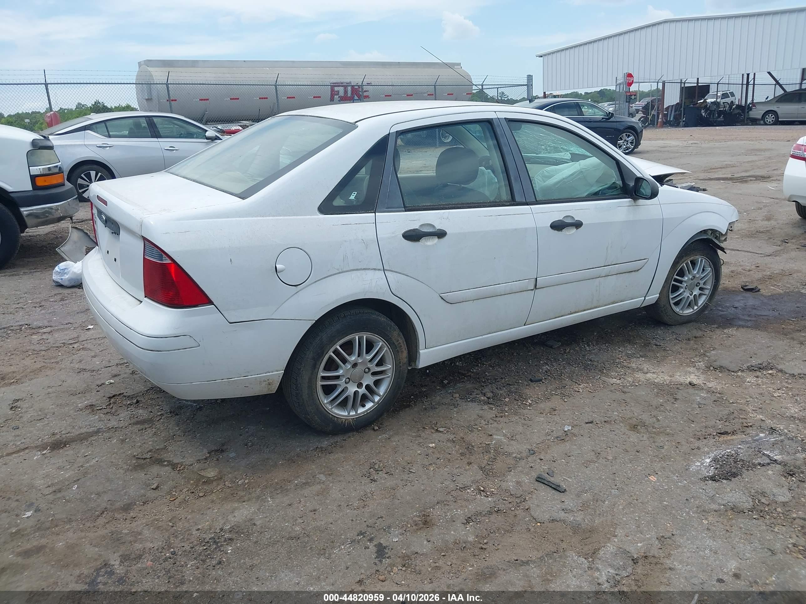 FORD FOCUS image 4