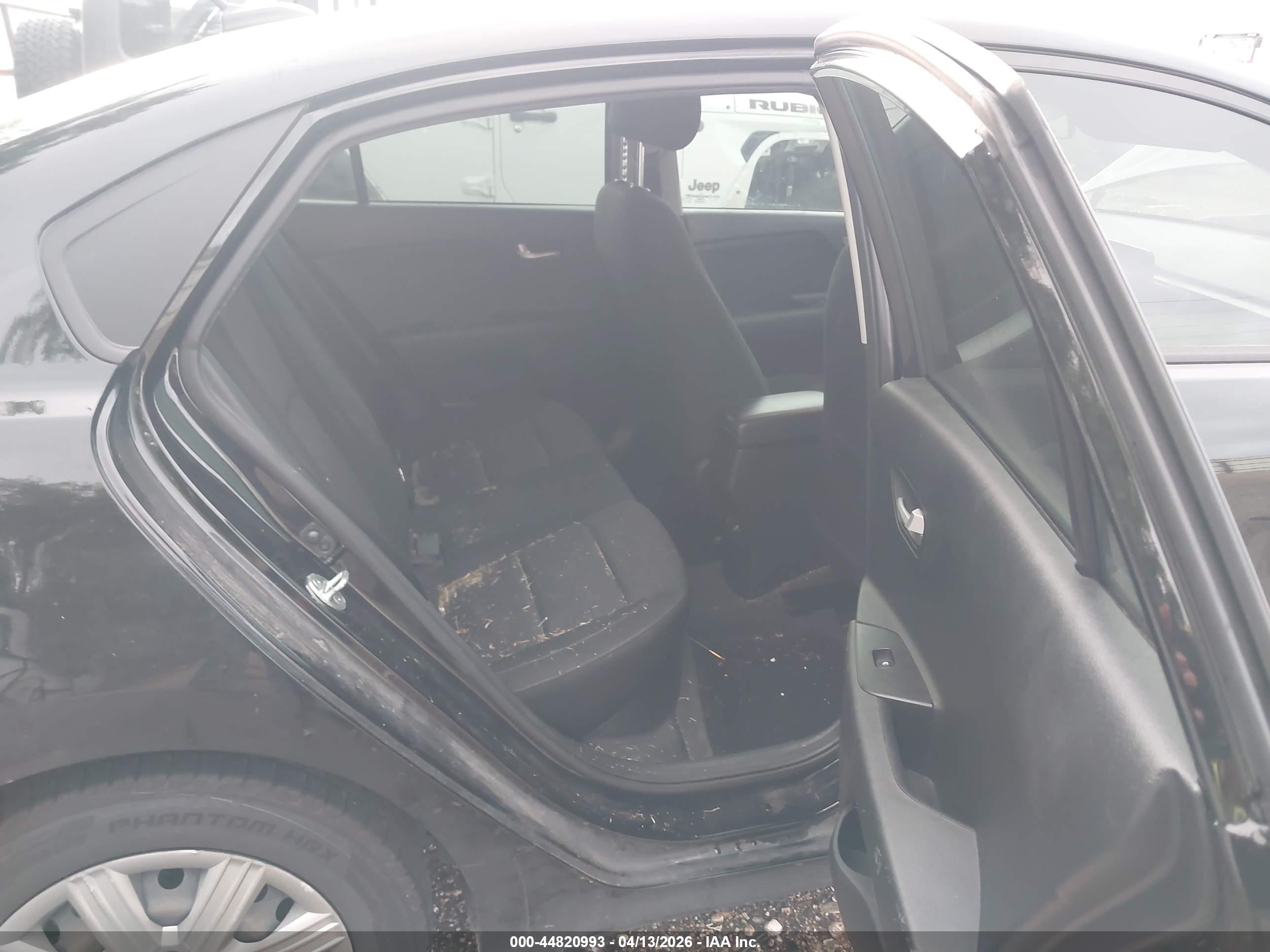 KIA RIO image 8