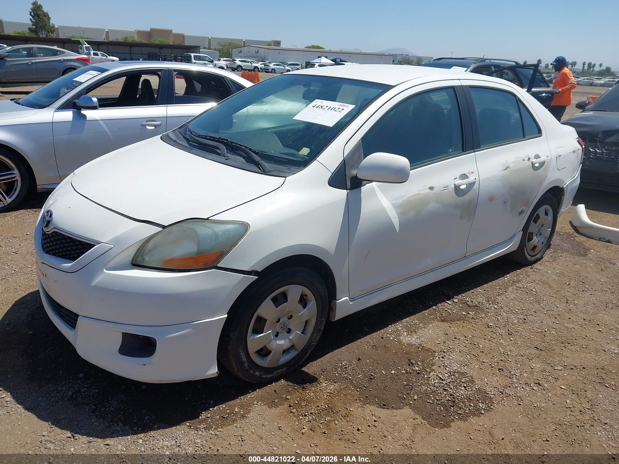 TOYOTA YARIS image 2