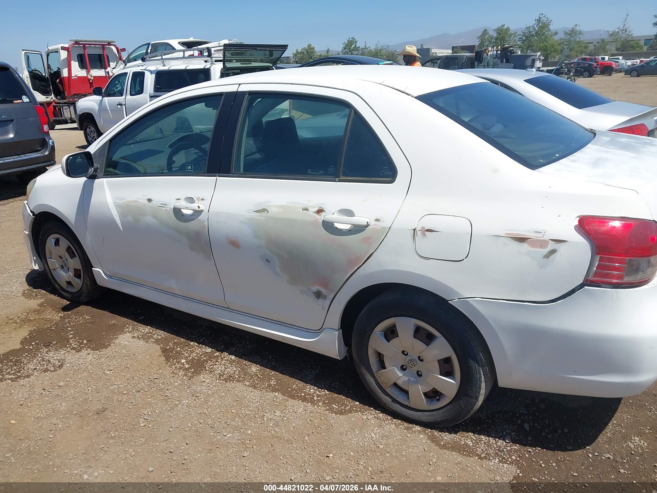 TOYOTA YARIS image 6