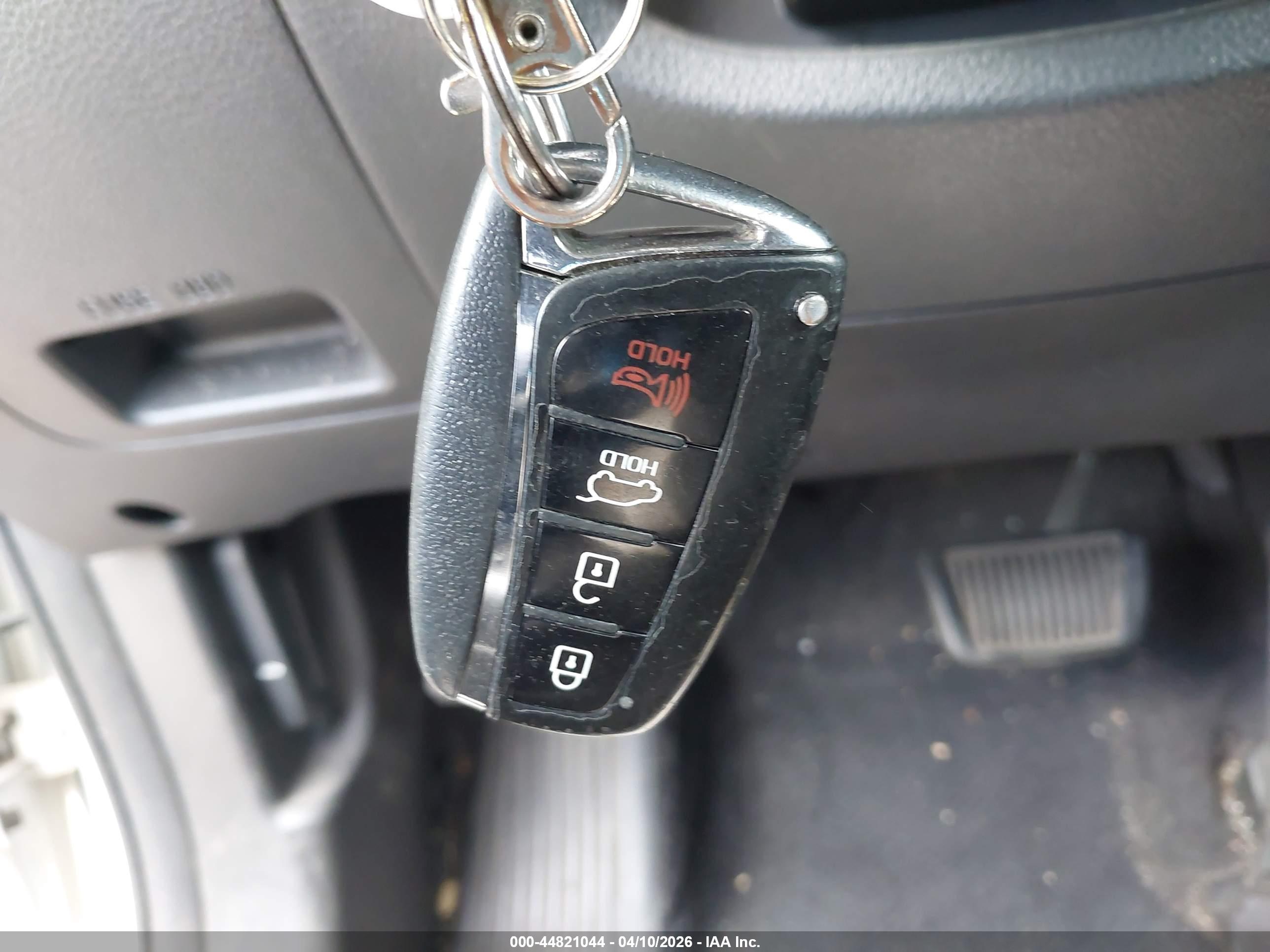 HYUNDAI SANTA image 11