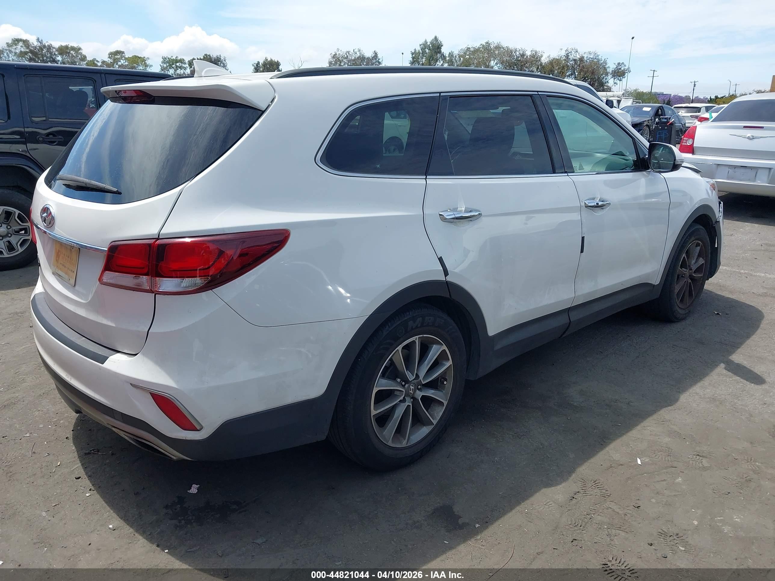 HYUNDAI SANTA image 4