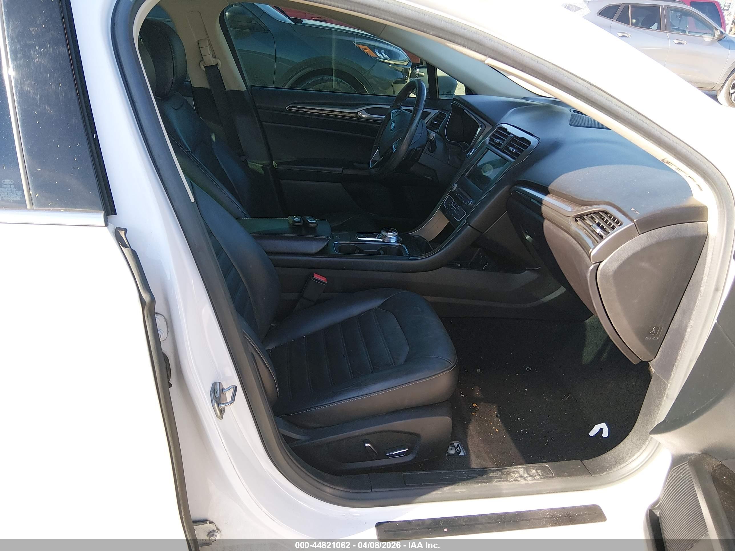 FORD FUSION image 5