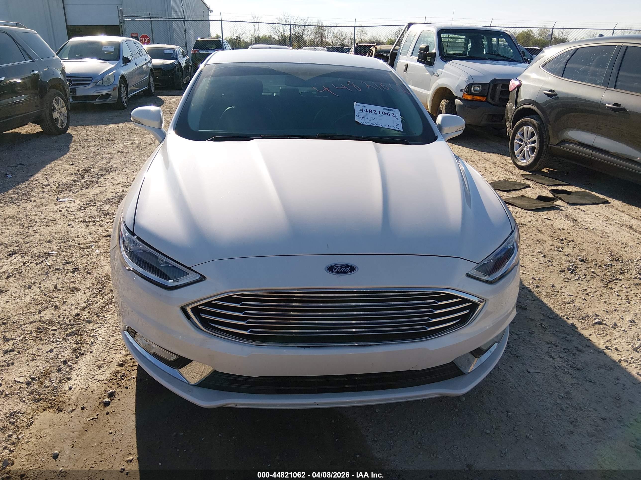 FORD FUSION image 6