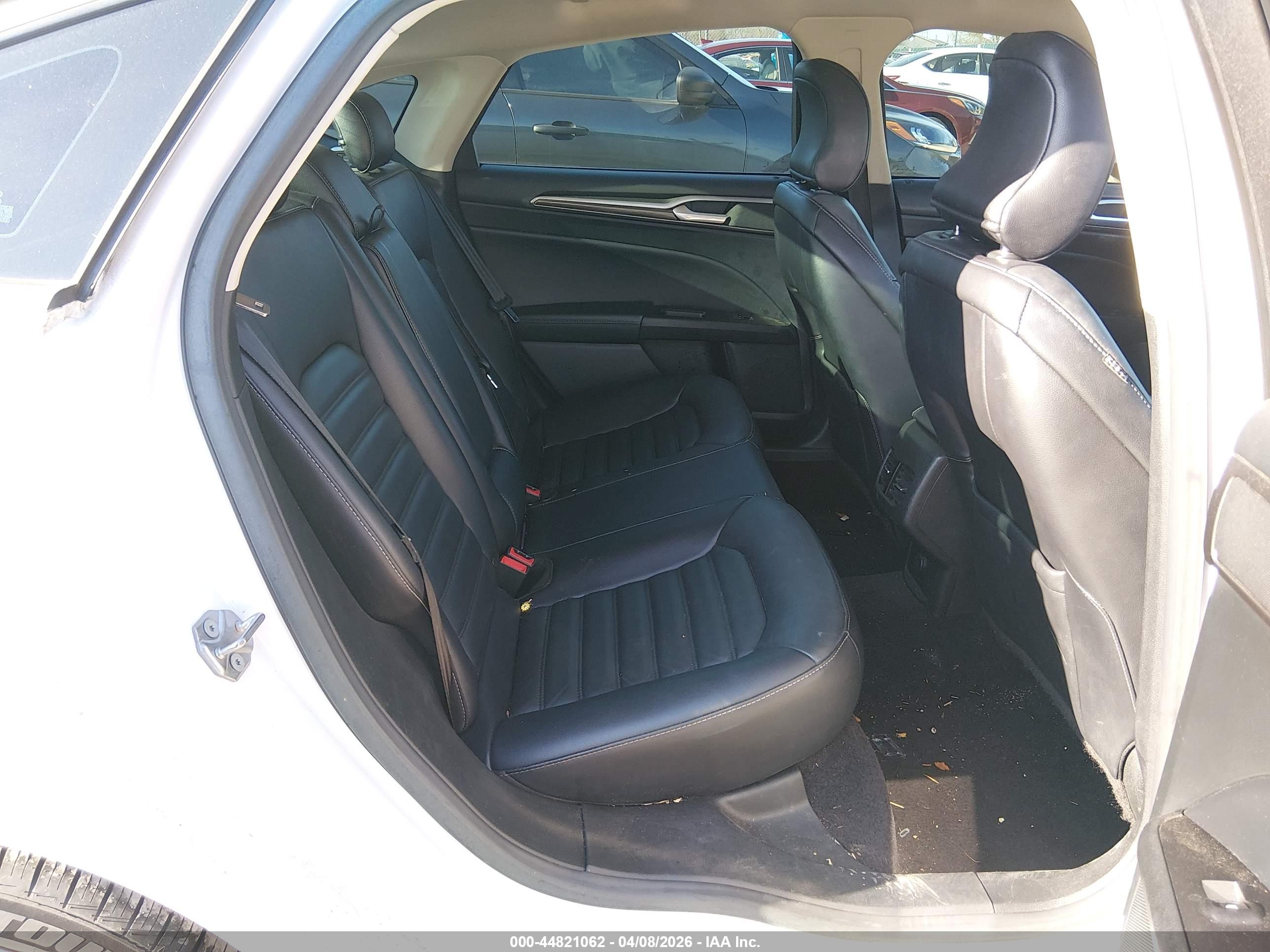 FORD FUSION image 8