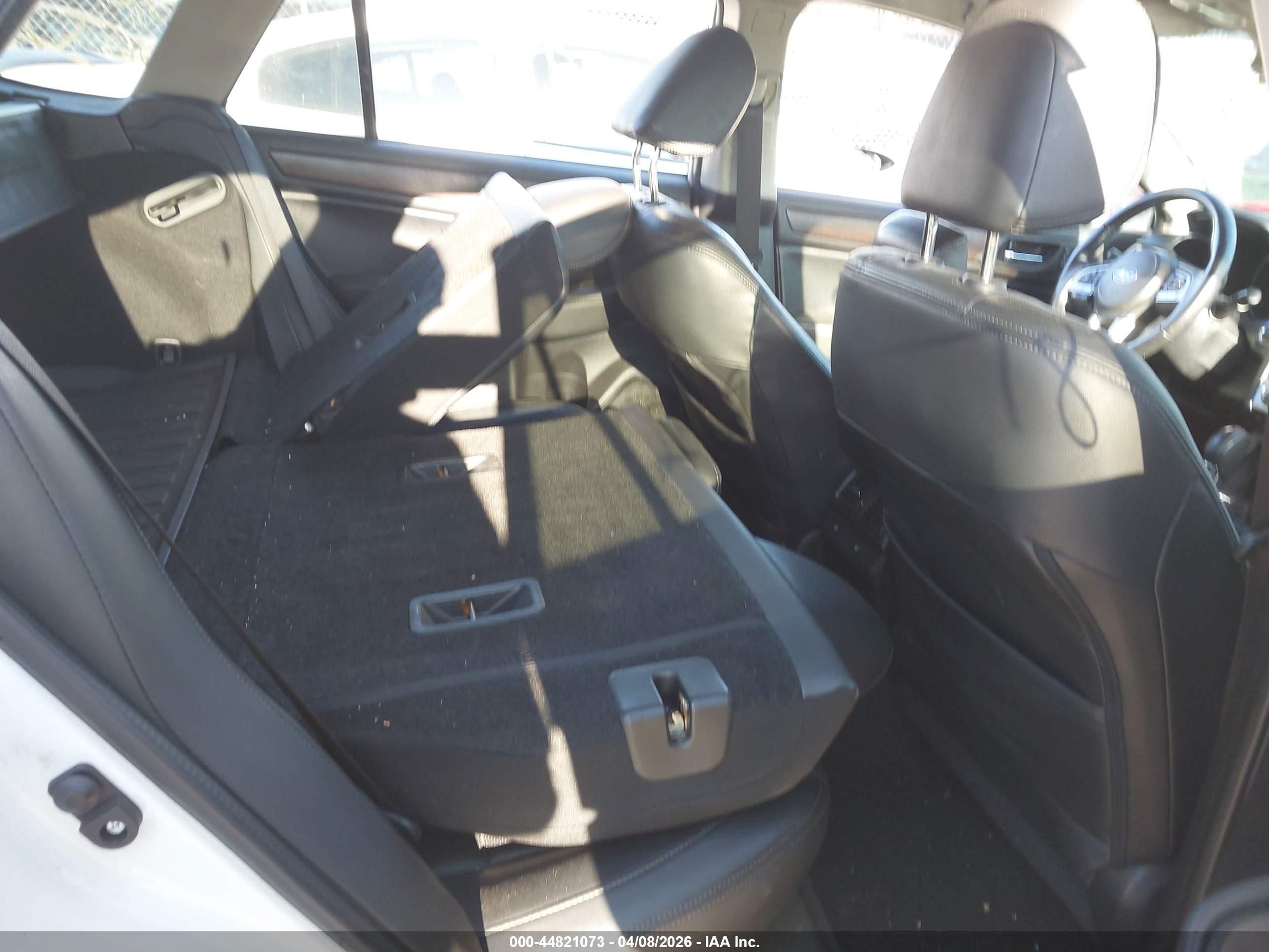 SUBARU OUTBACK image 8