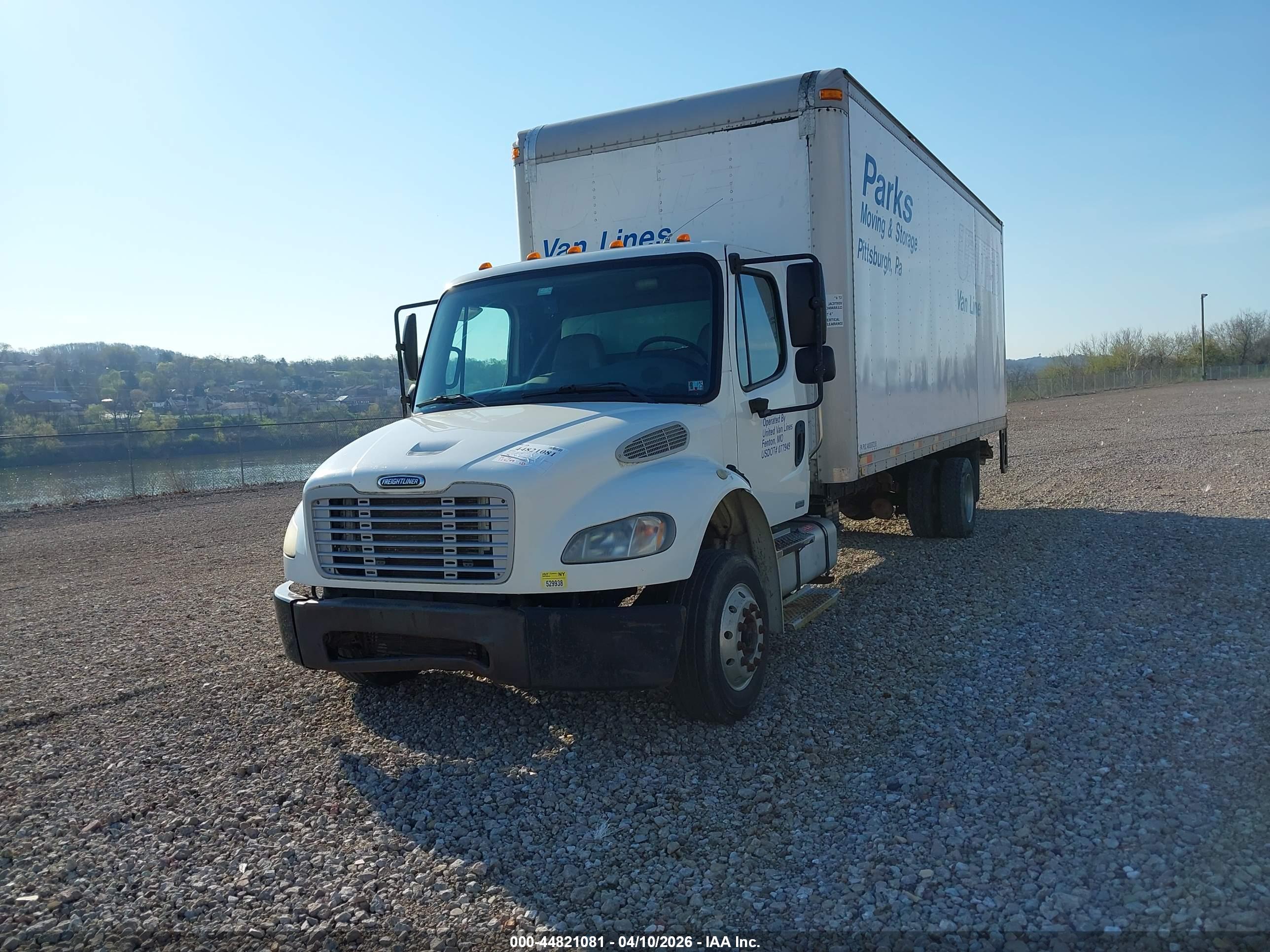 FREIGHTLINER M2 image 2
