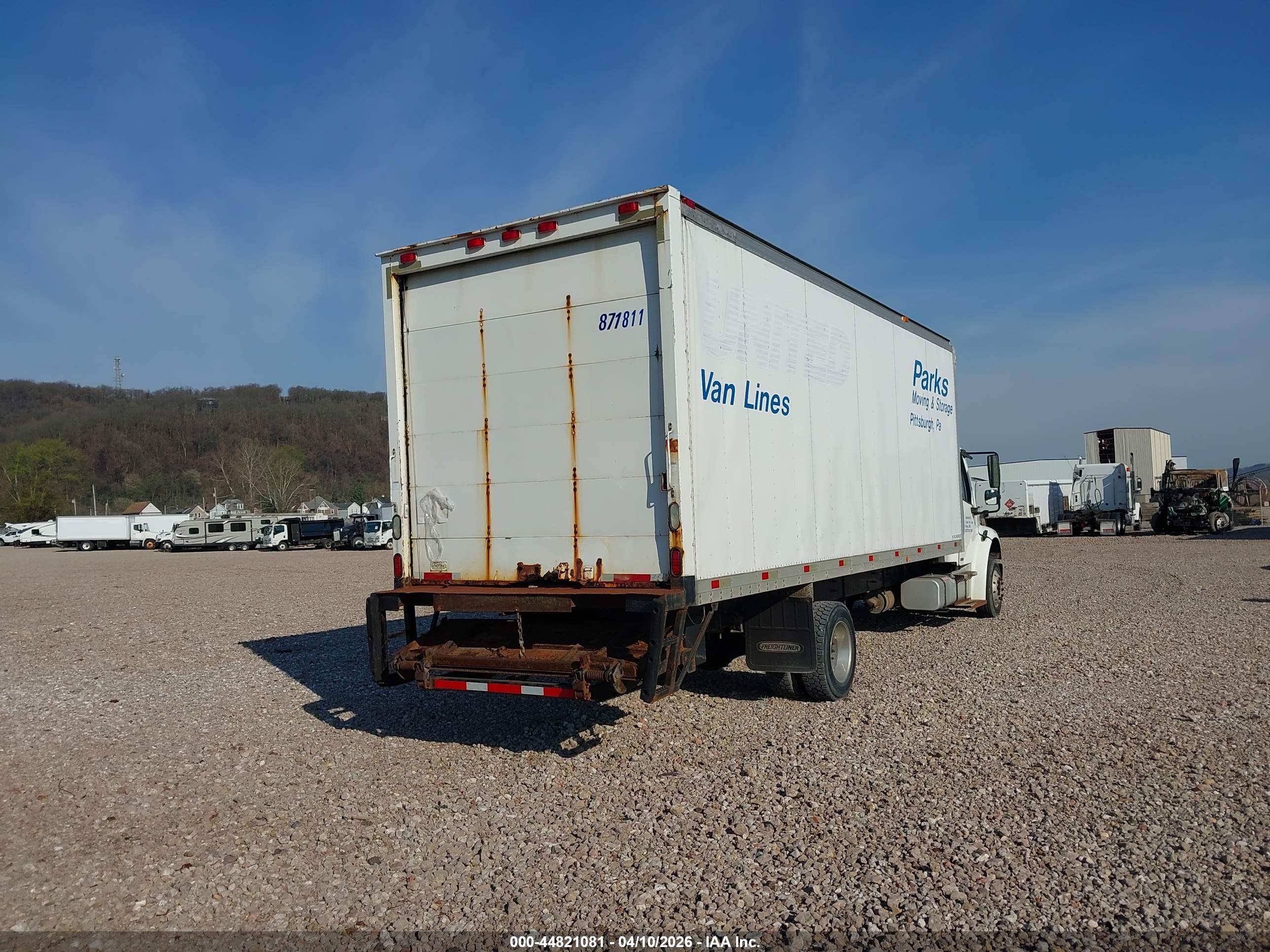 FREIGHTLINER M2 image 4
