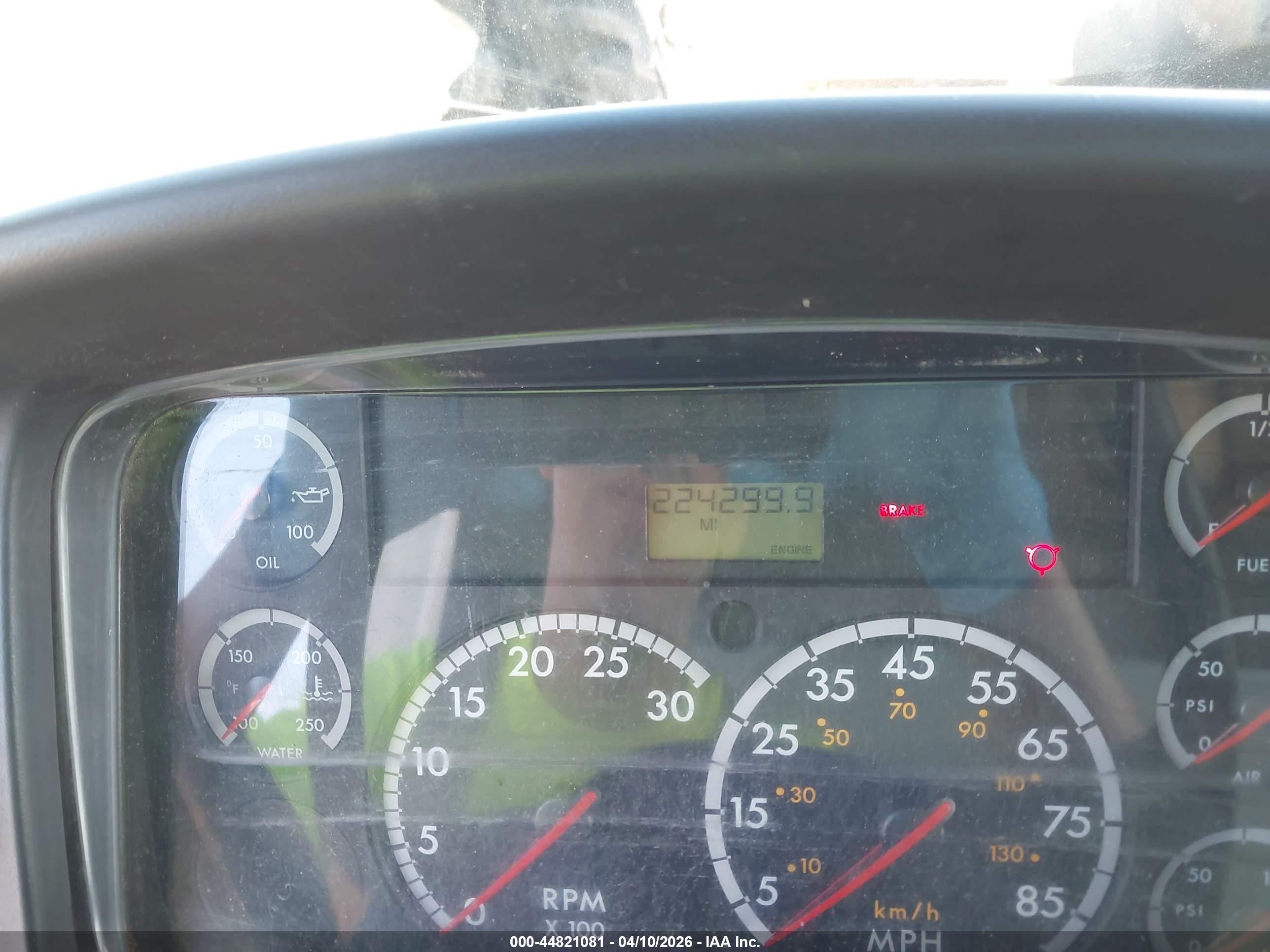 FREIGHTLINER M2 image 6