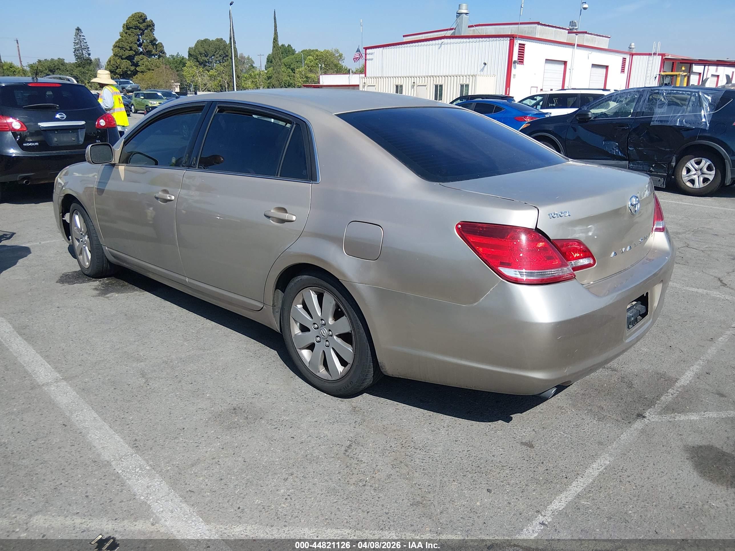 TOYOTA AVALON image 3