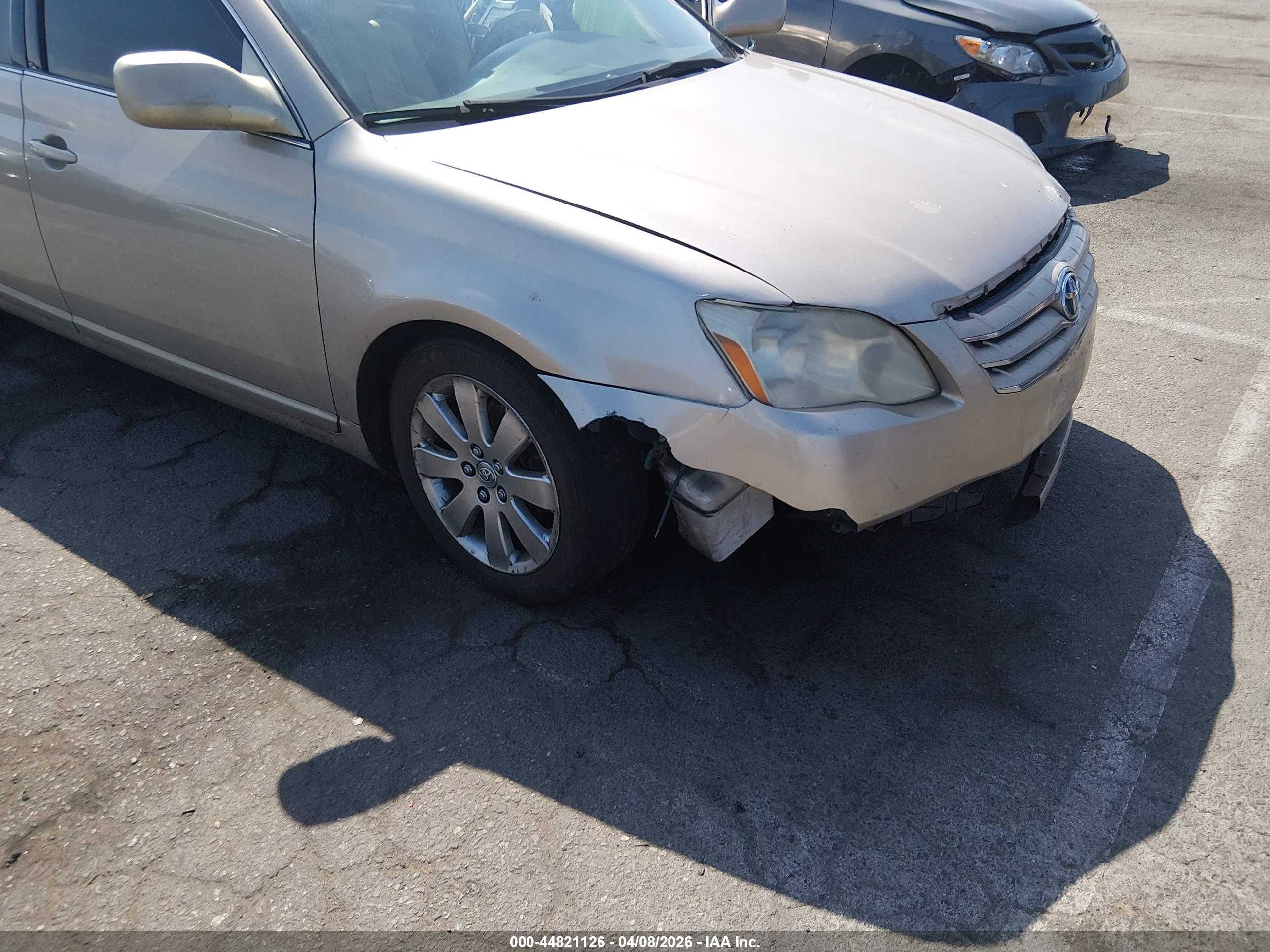 TOYOTA AVALON image 6