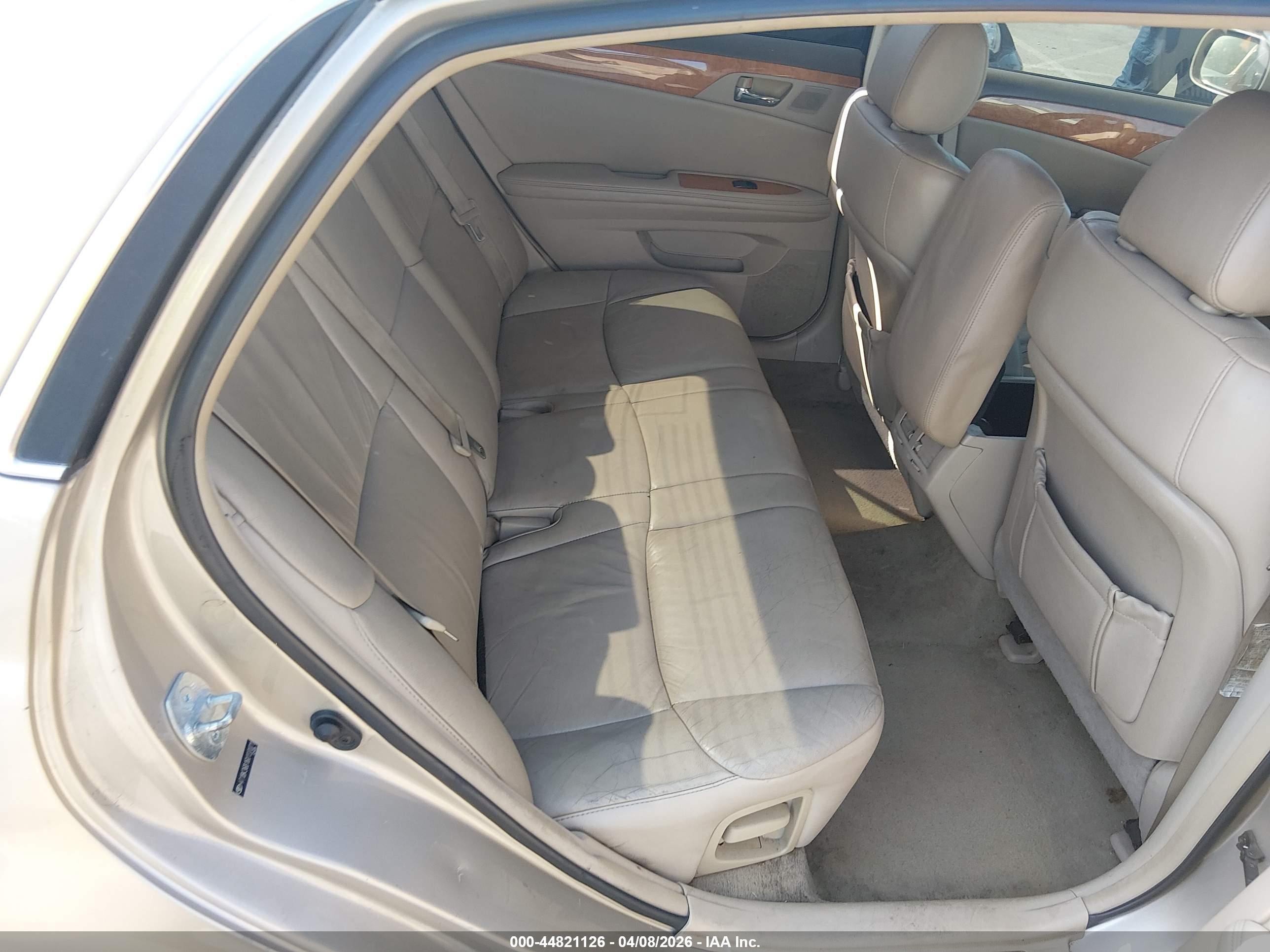TOYOTA AVALON image 8
