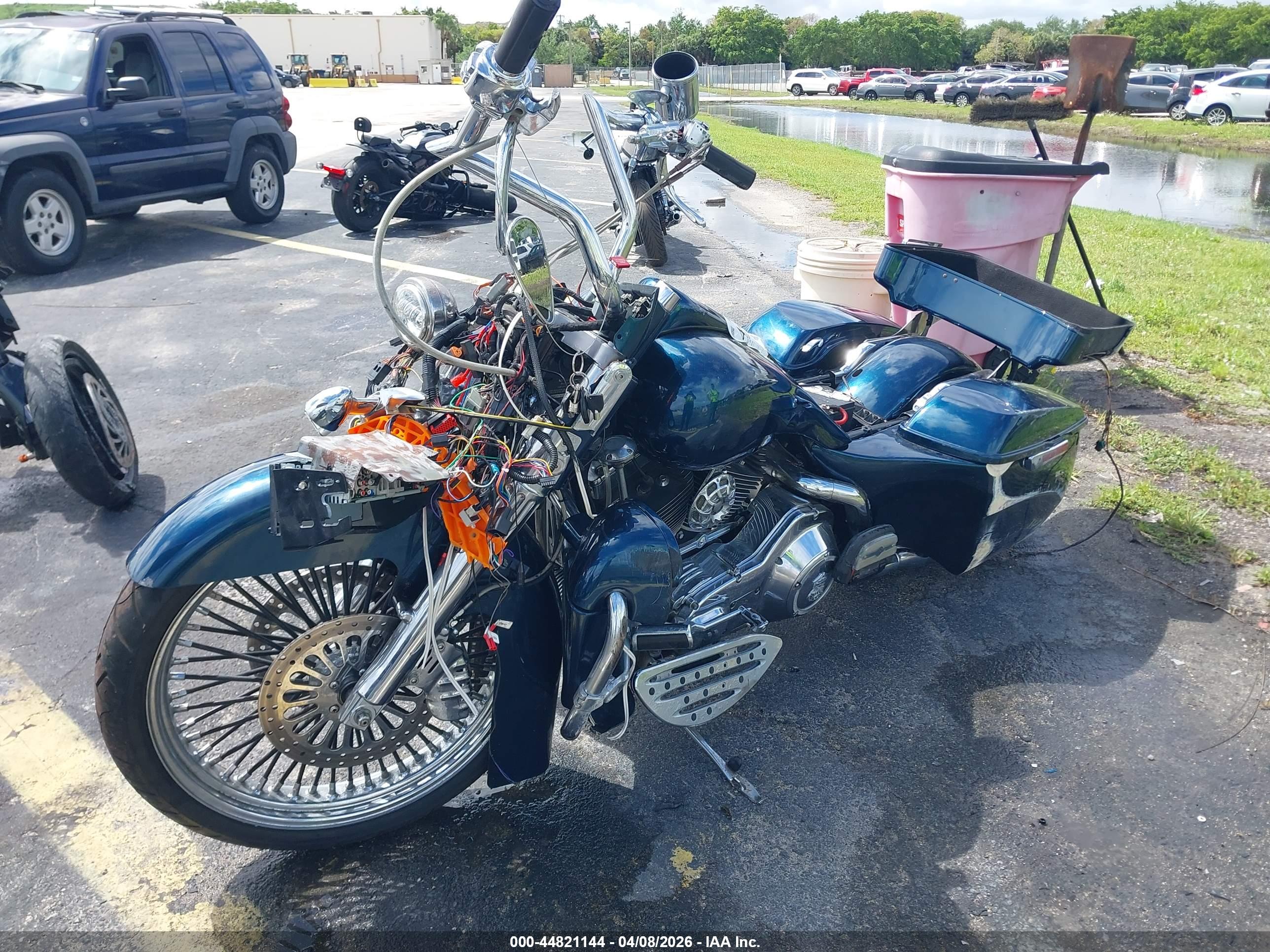 HARLEY-DAVIDSON FLHTCI image 2